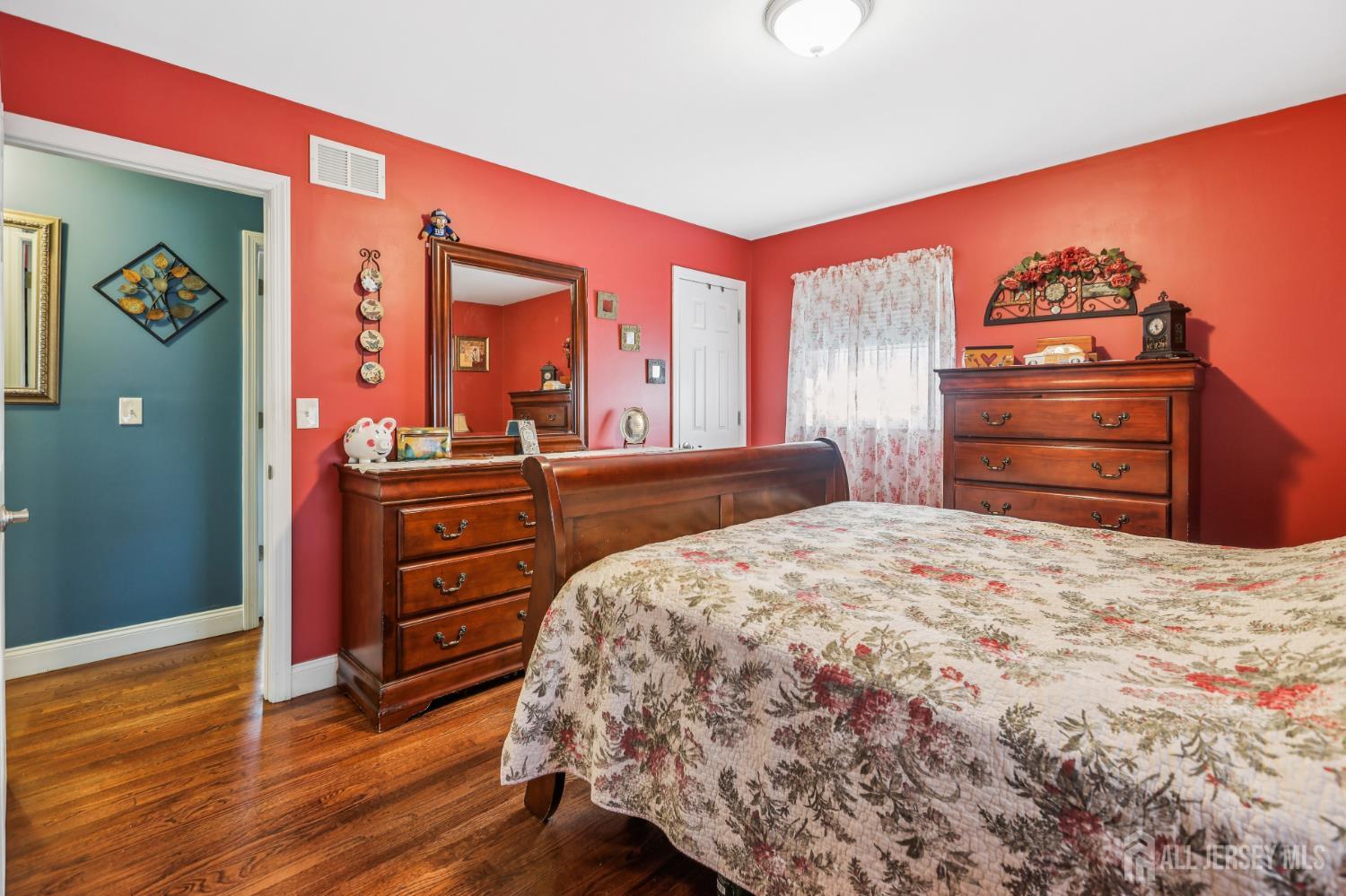 Woodbridge Proper, New Jersey, 07095, United States, 3 Bedrooms Bedrooms, ,2 BathroomsBathrooms,Residential,For Sale,1969117