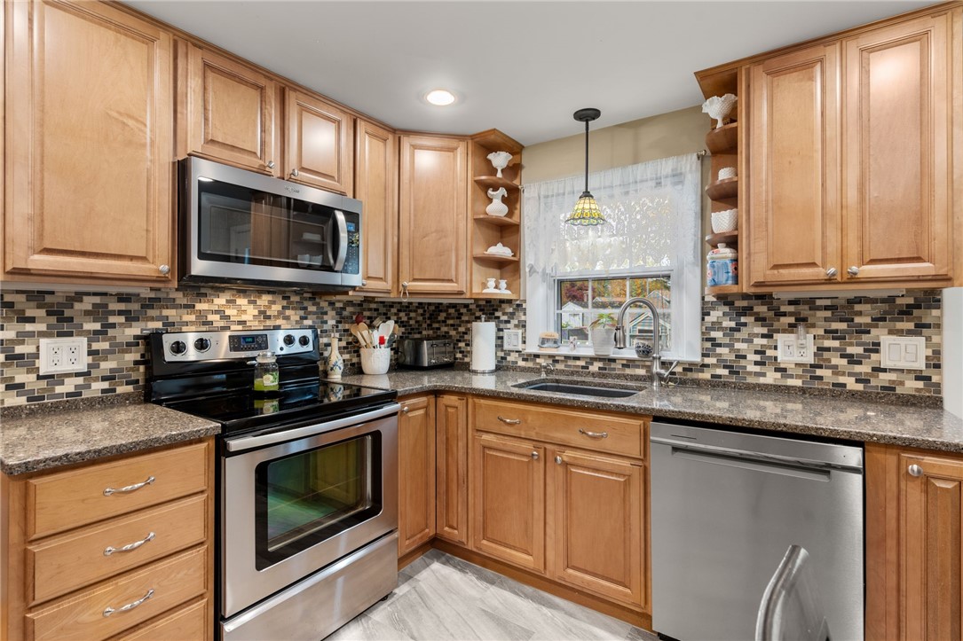 North Kingstown, Rhode Island, 02852, United States, 4 Bedrooms Bedrooms, ,2 BathroomsBathrooms,Residential,For Sale,1987787