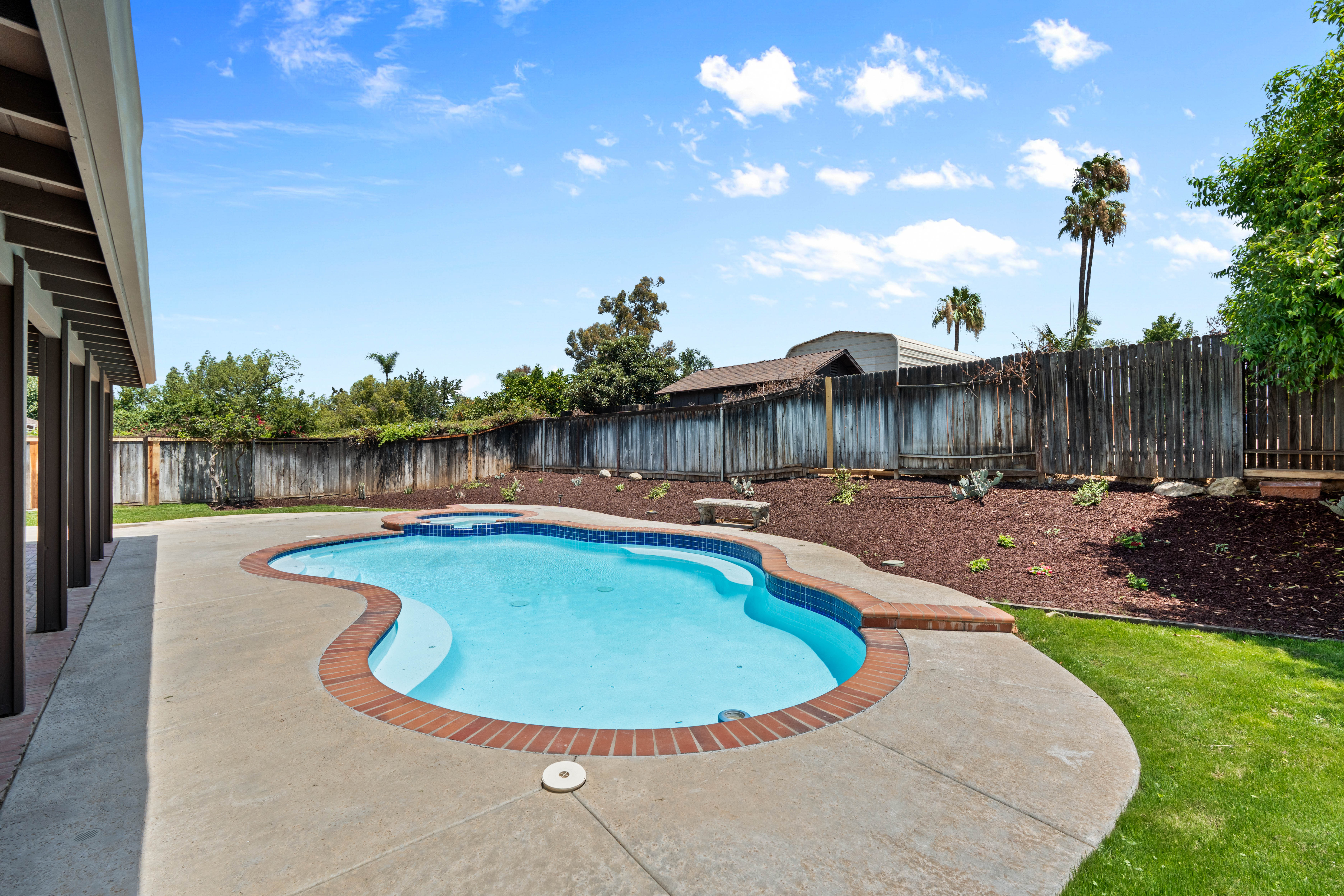  2463 Falling Oak Drive, Riverside, CA 92506 - 物件實景