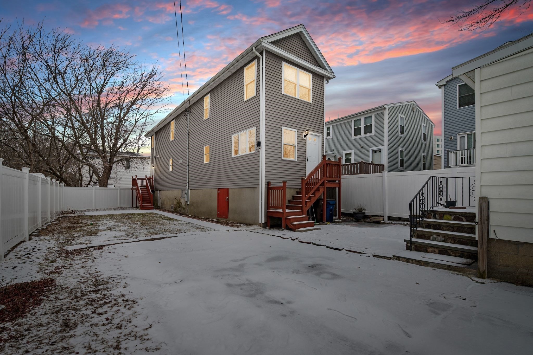 Revere, Massachusetts, 02151, United States, 2 Bedrooms Bedrooms, ,3 BathroomsBathrooms,Residential,For Sale,2008626