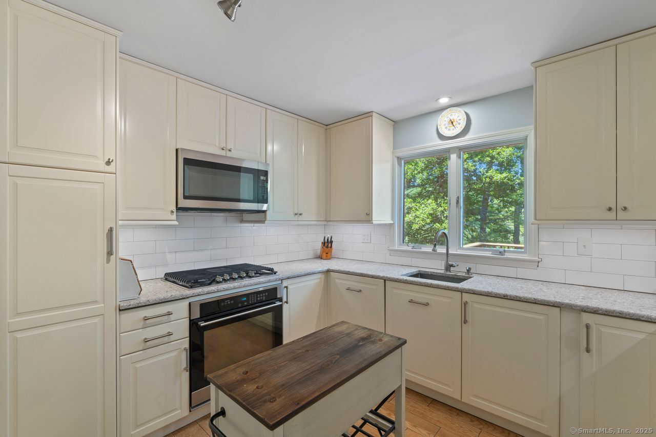 Old Lyme, Connecticut, 06371, United States, 4 Bedrooms Bedrooms, ,3 BathroomsBathrooms,Residential,For Sale,1856921