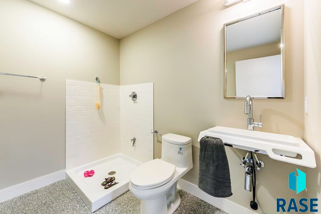 Sioux Falls, South Dakota, 57106, United States, ,Residential,For Sale,1986514