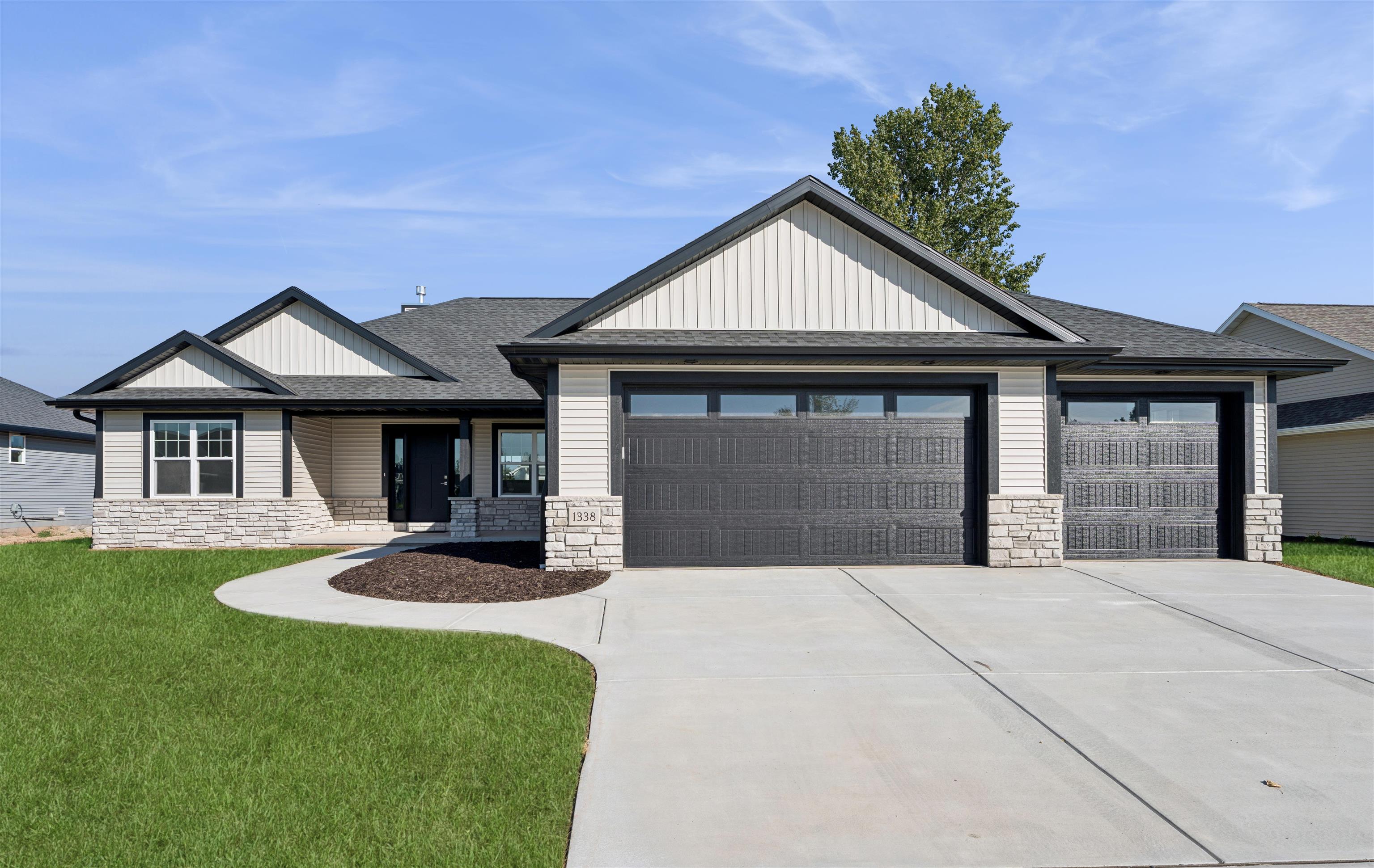 DE PERE, Wisconsin, 54115, United States, 3 Bedrooms Bedrooms, ,3 BathroomsBathrooms,Residential,For Sale,1696828