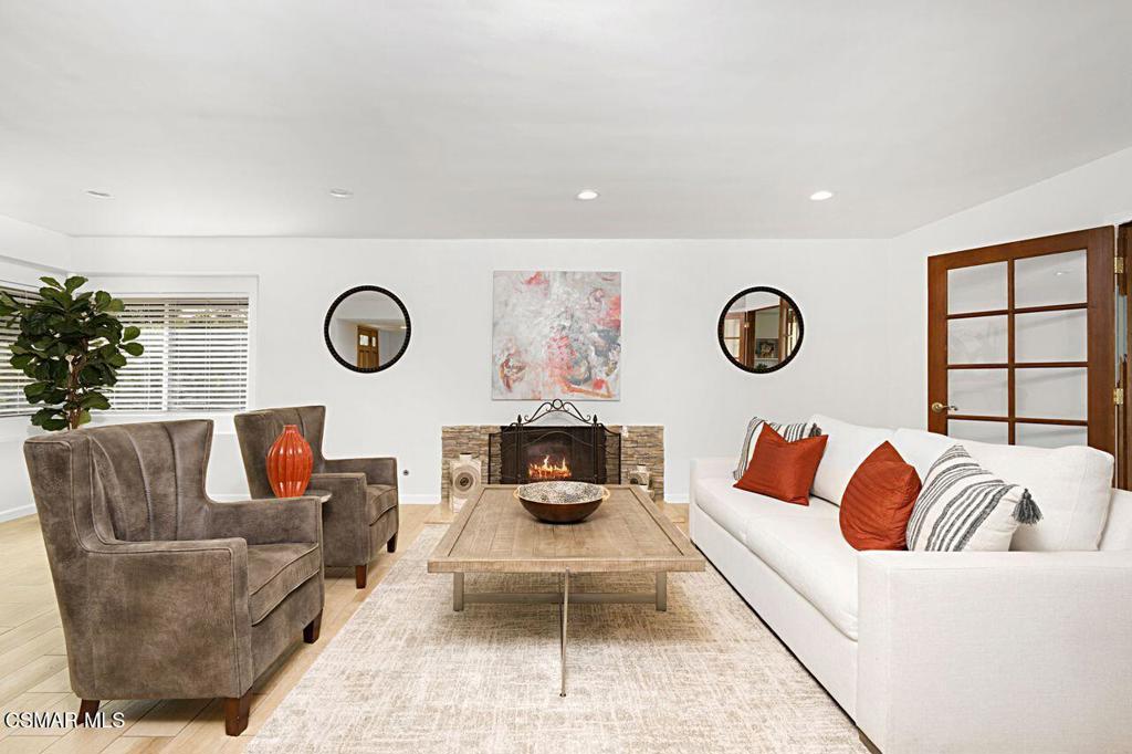 Thousand Oaks, California, 91362, United States, 4 Bedrooms Bedrooms, ,3 BathroomsBathrooms,Residential,For Sale,1990954