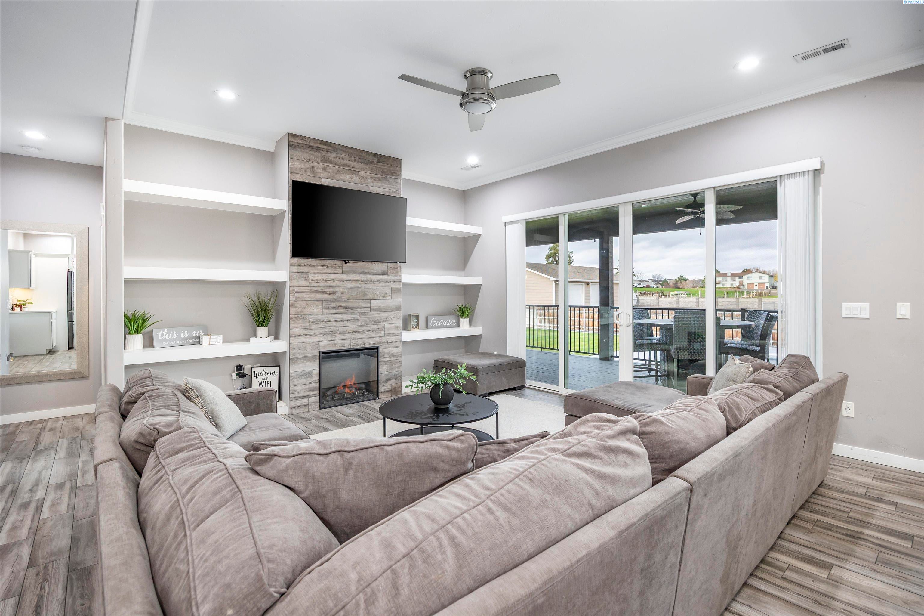 Pasco, Washington, 99301, United States, 6 Bedrooms Bedrooms, ,3 BathroomsBathrooms,Residential,For Sale,2005744