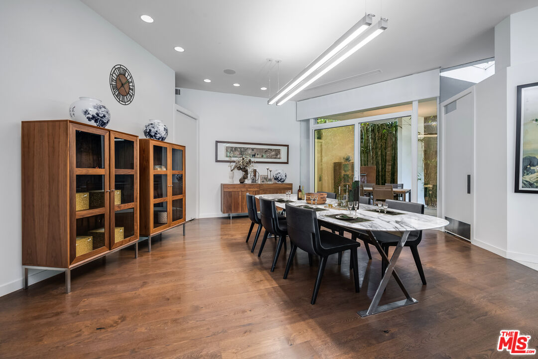 Beverly Hills, California, 90210, United States, 7 Bedrooms Bedrooms, ,2 BathroomsBathrooms,Residential,For Sale,1896171