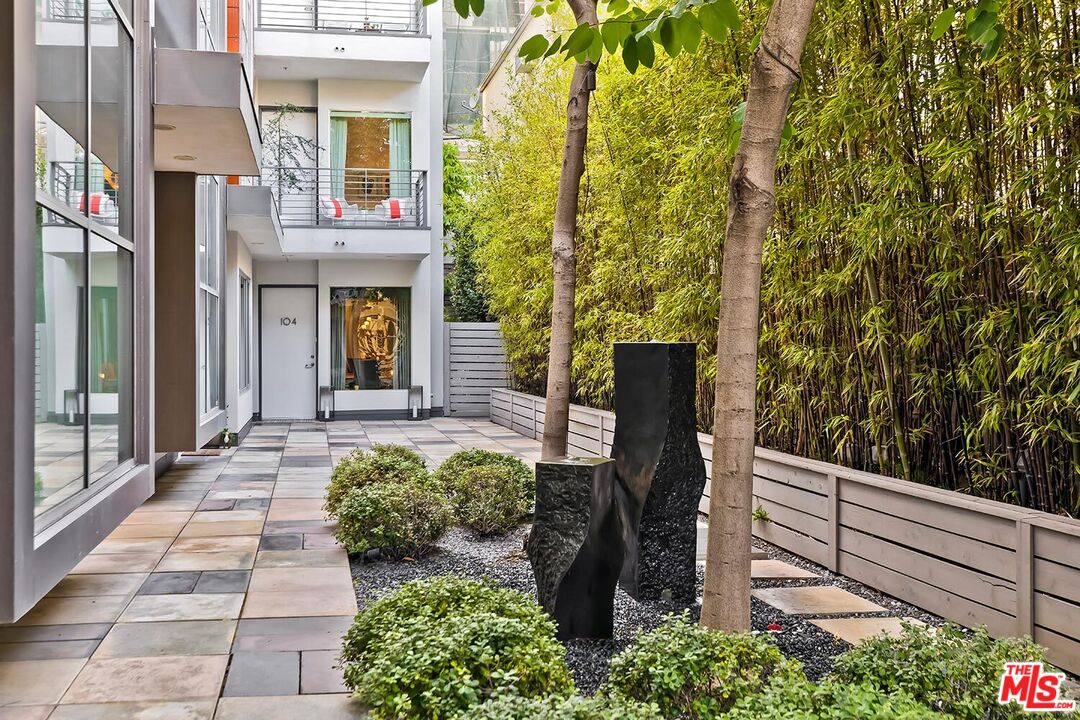 West Hollywood, California, 90069, United States, 2 Bedrooms Bedrooms, ,2 BathroomsBathrooms,Residential,For Sale,1760061