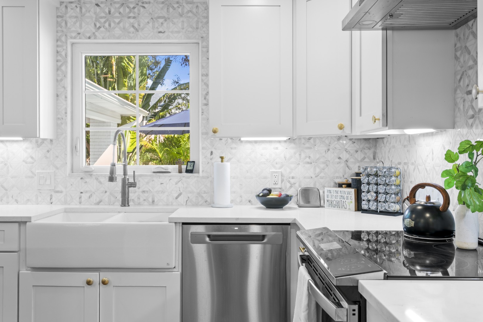 Tampa, Florida, 33629, United States, 4 Bedrooms Bedrooms, ,5 BathroomsBathrooms,Residential,For Sale,2010401