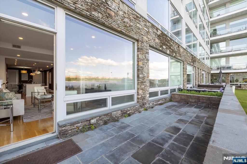Edgewater, New Jersey, 07020, United States, 2 Bedrooms Bedrooms, ,2 BathroomsBathrooms,Residential,For Sale,1849063