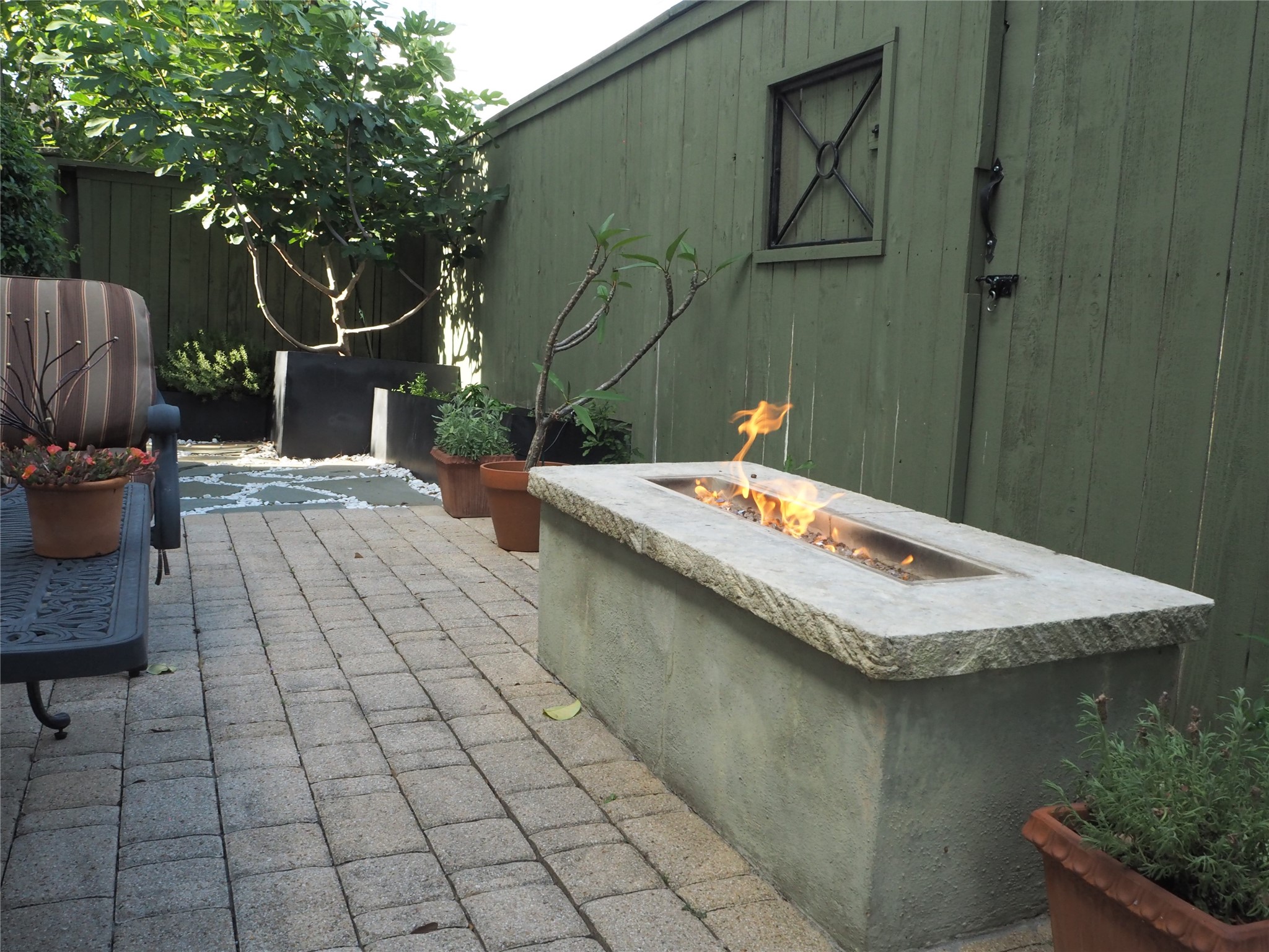  24 Hackberry Lane B - 物件實景