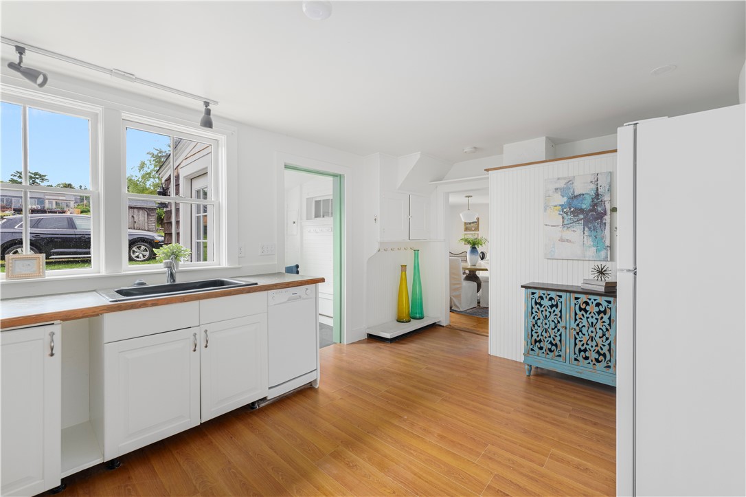 North Kingstown, Rhode Island, 02874, United States, 3 Bedrooms Bedrooms, ,2 BathroomsBathrooms,Residential,For Sale,1895355