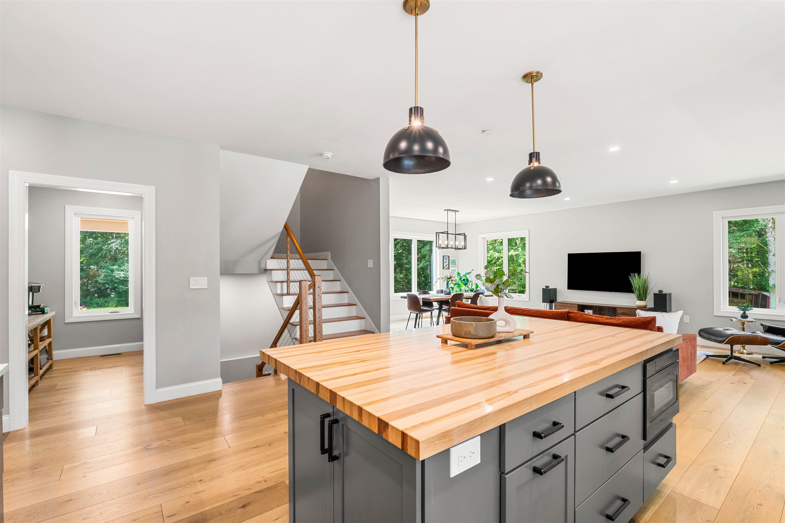 Hollis, New Hampshire, 03049, United States, 3 Bedrooms Bedrooms, ,3 BathroomsBathrooms,Residential,For Sale,1907073
