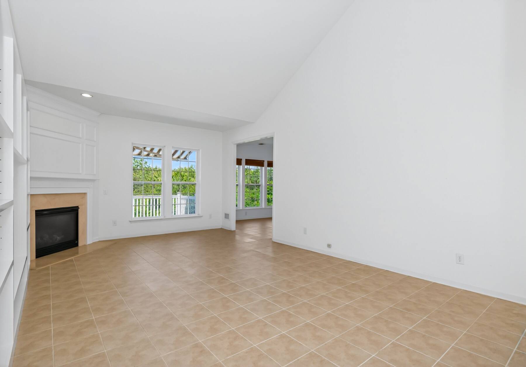  The Ease of First-Floor Living, The Space to Entertain - 物件實景