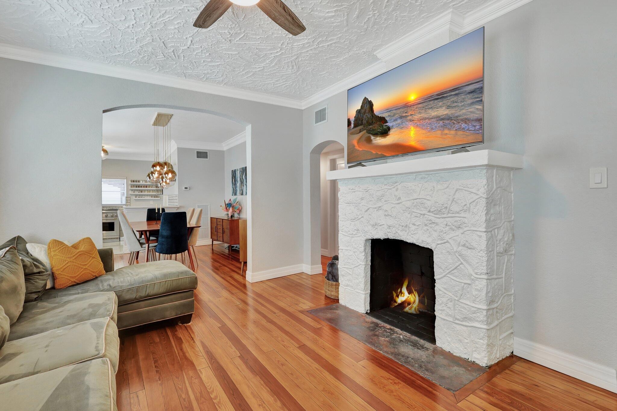 West Palm Beach, Florida, 33401, United States, 2 Bedrooms Bedrooms, ,1 BathroomBathrooms,Residential,For Sale,1942586
