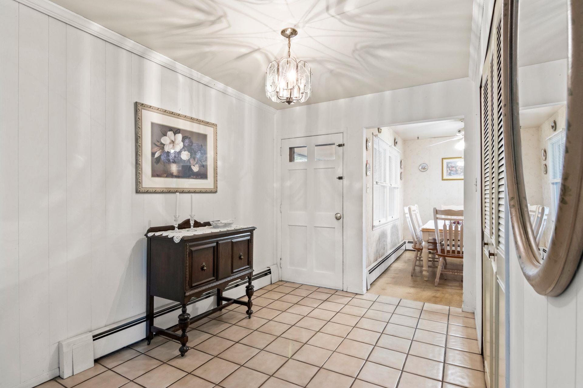 South Setauket, New York, 11720, United States, 3 Bedrooms Bedrooms, ,2 BathroomsBathrooms,Residential,For Sale,1865842