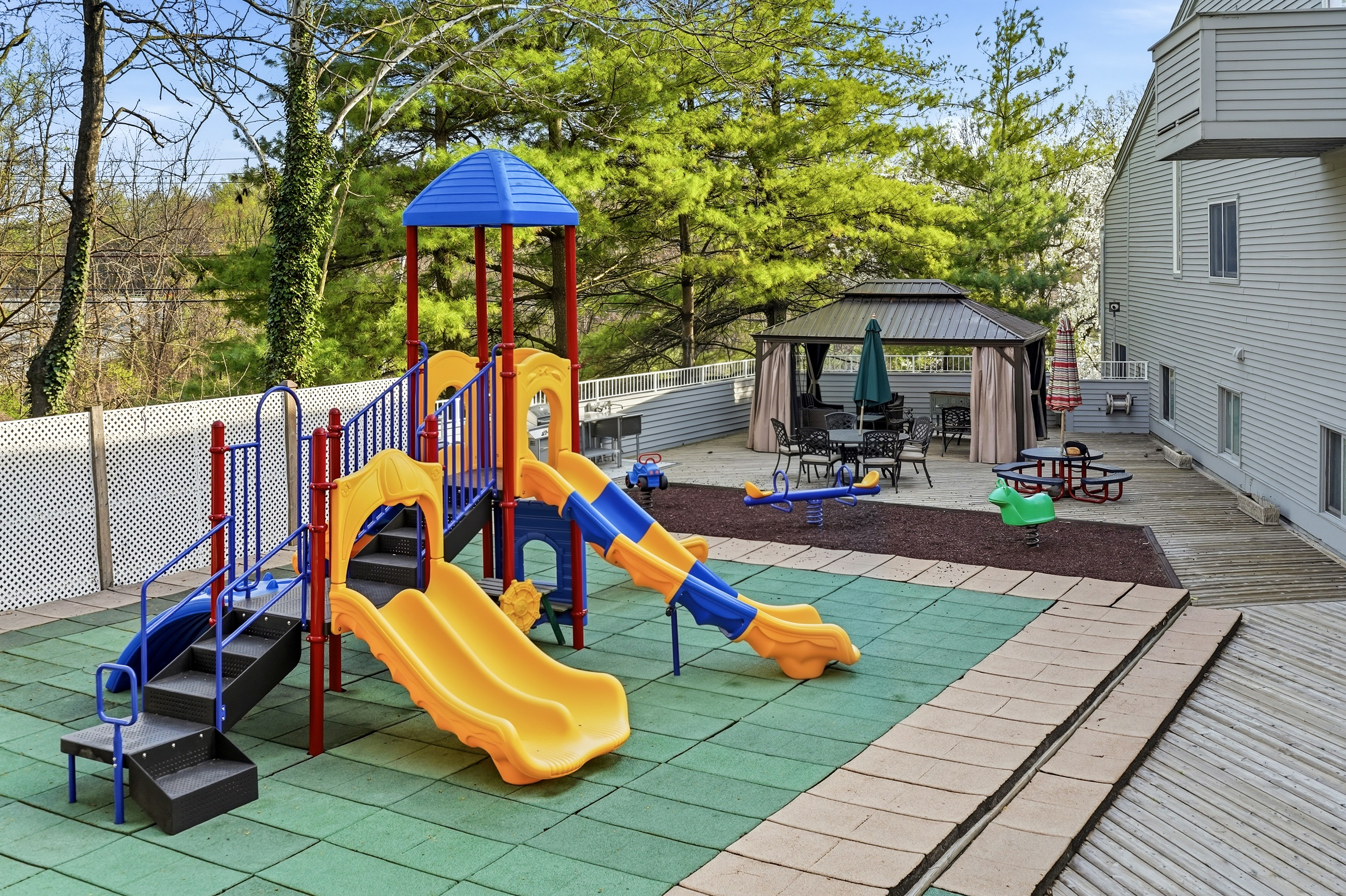  Exclusive Townhouse with Serene Lake Views. - 物件實景