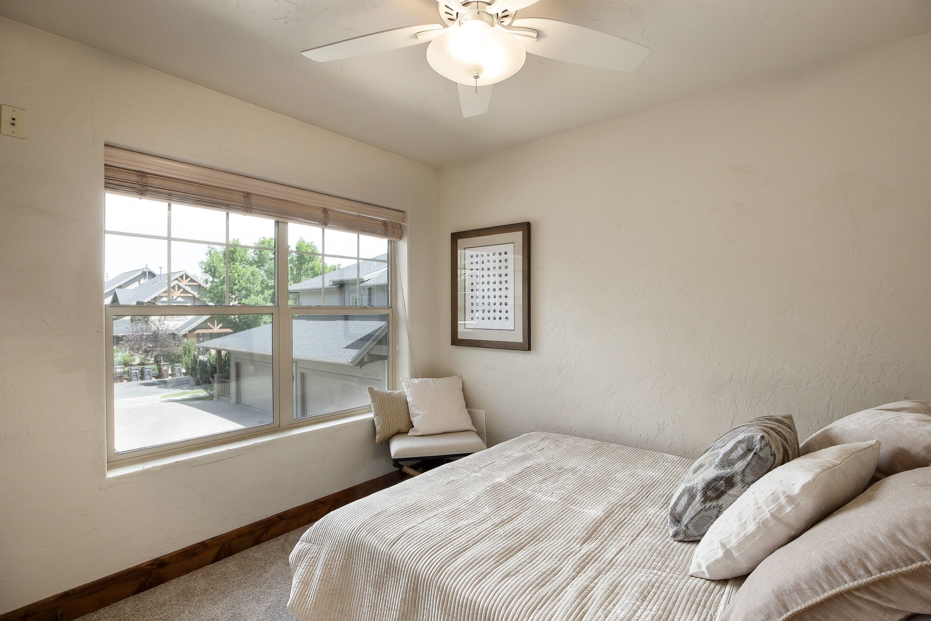  Exceptional Fox Point Townhome with Mountain Views & Prime Location - 物件實景