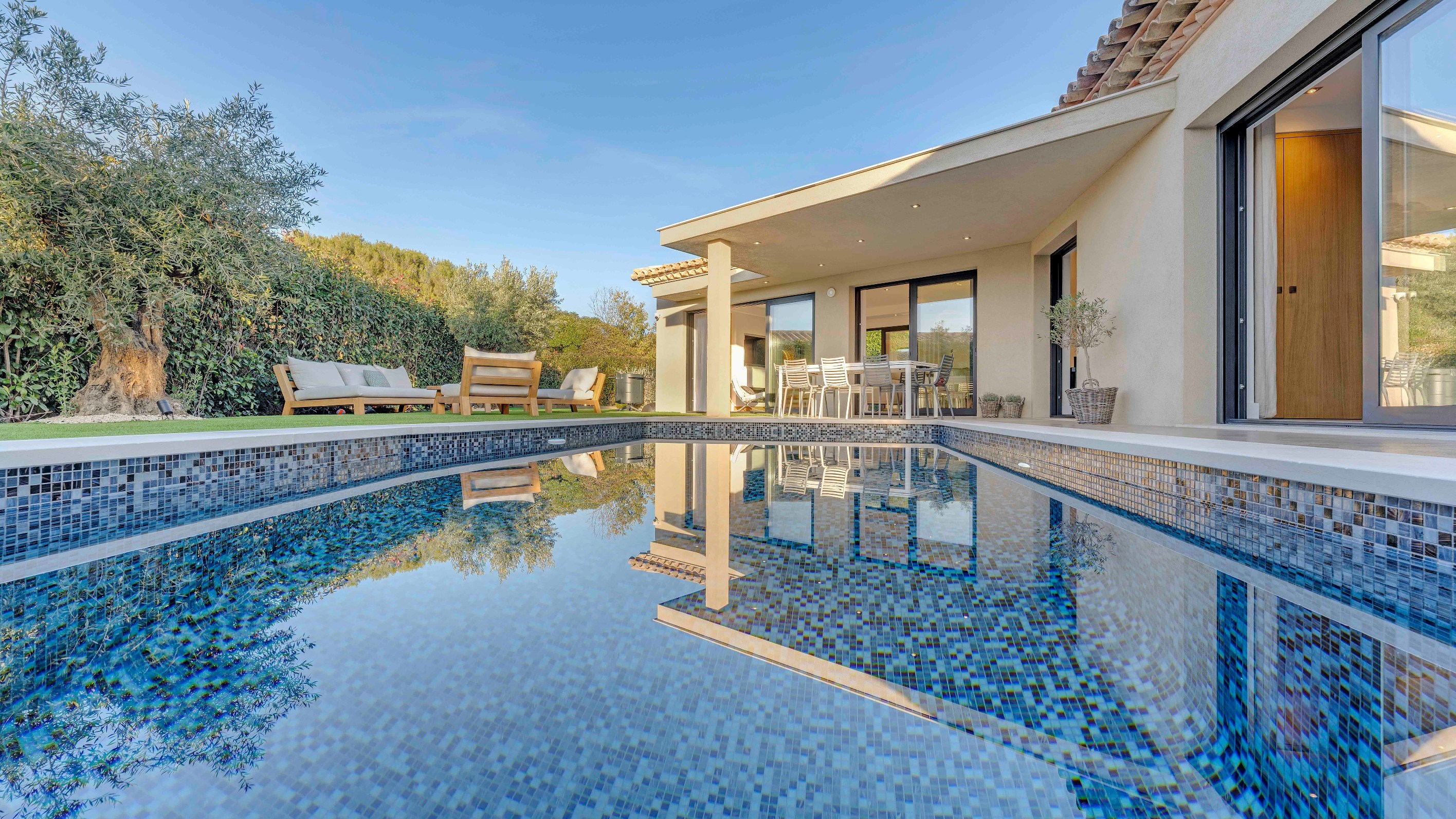  Contemporary villa in Sainte-Maxime with garden, pool, and optimal comfort - 物件實景