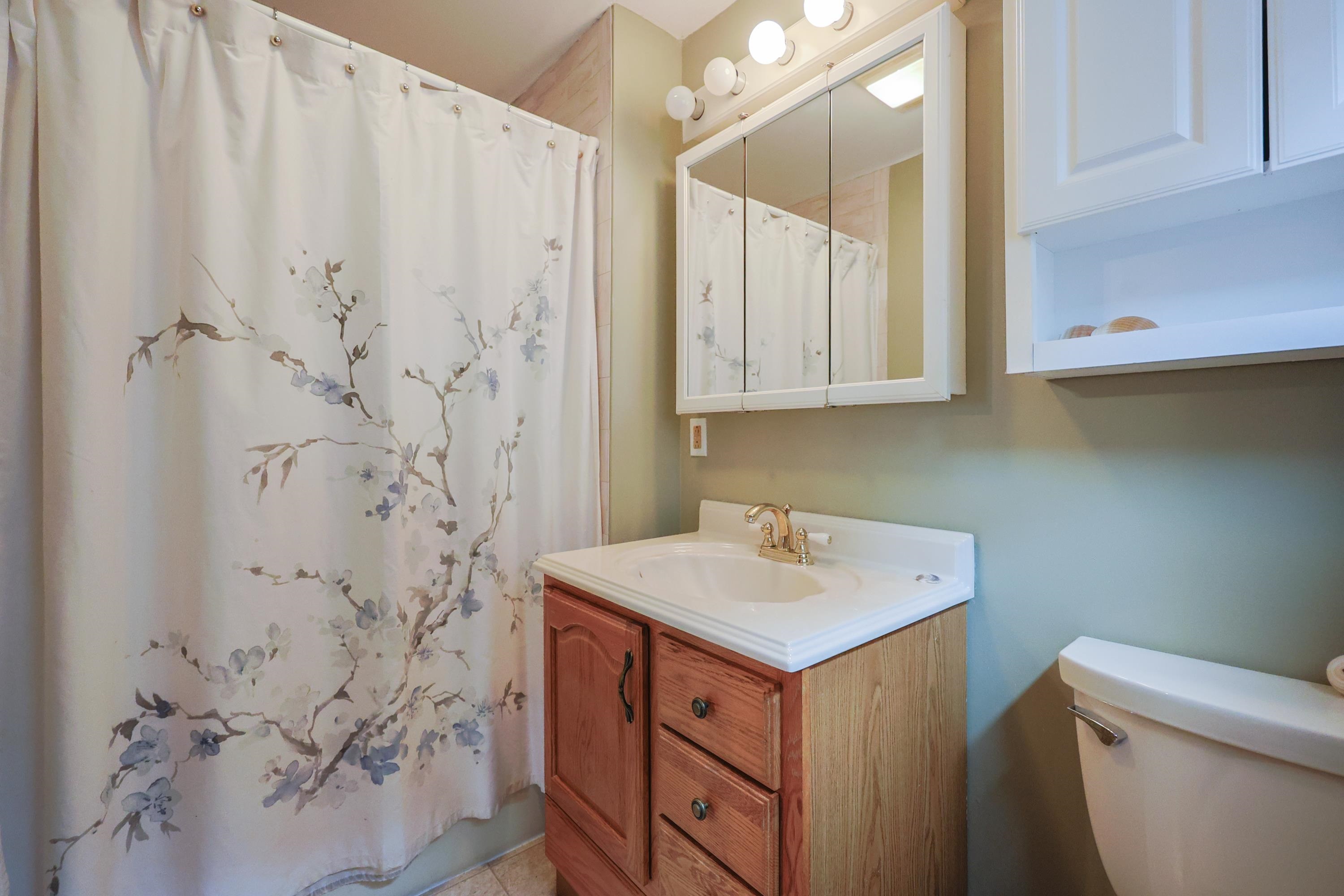 Hampstead, New Hampshire, 03826, United States, 4 Bedrooms Bedrooms, ,2 BathroomsBathrooms,Residential,For Sale,1890507