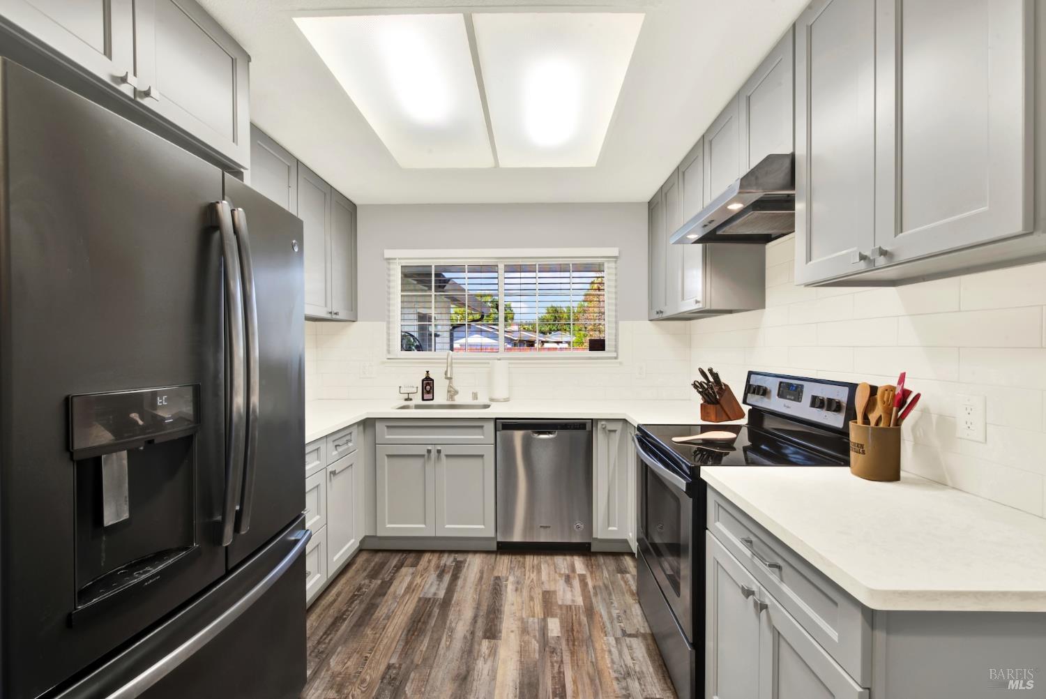 Vacaville, California, 95687, United States, 3 Bedrooms Bedrooms, ,2 BathroomsBathrooms,Residential,For Sale,1940371
