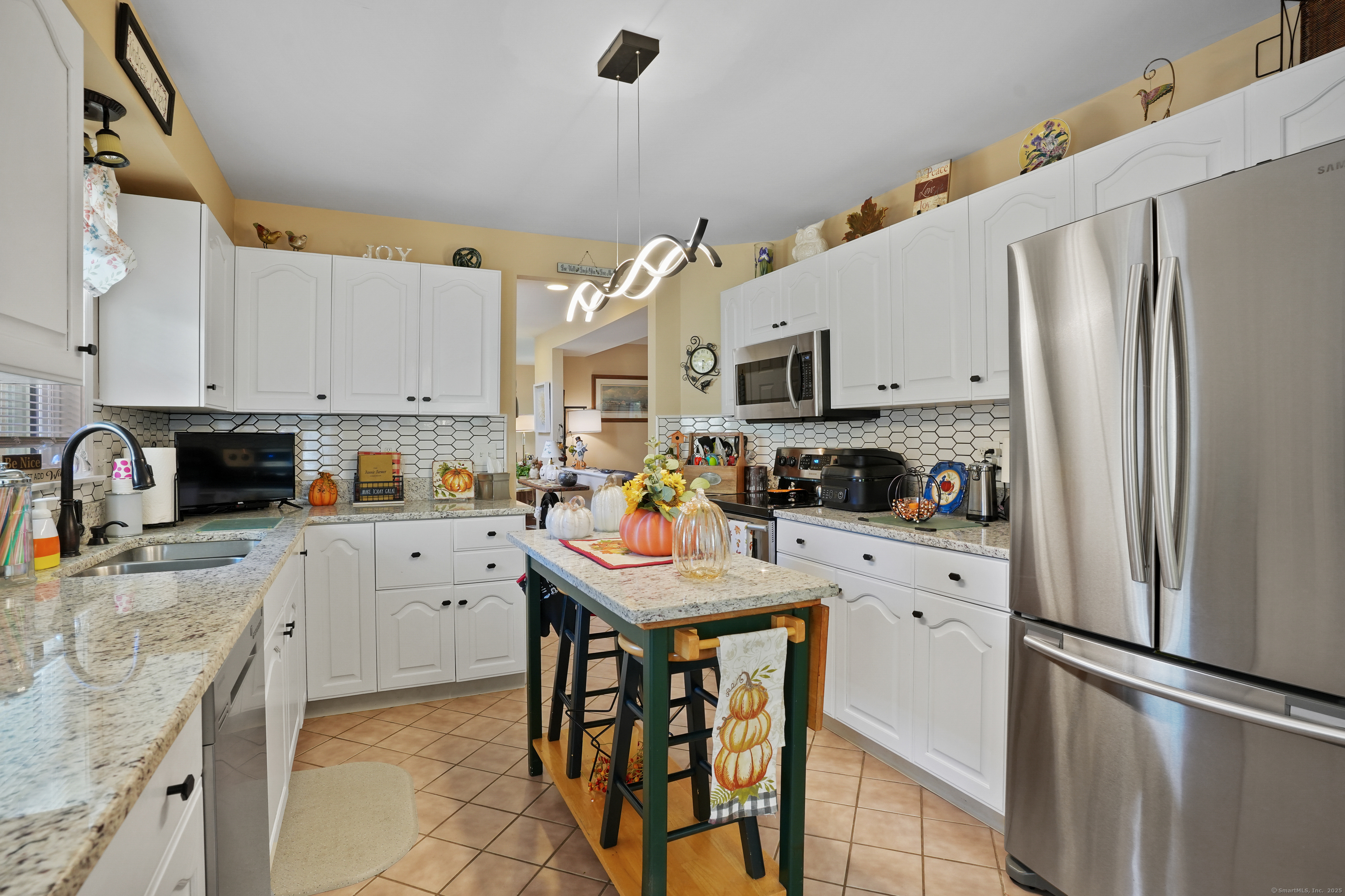 New Milford, Connecticut, 06776, United States, 2 Bedrooms Bedrooms, ,3 BathroomsBathrooms,Residential,For Sale,1970230