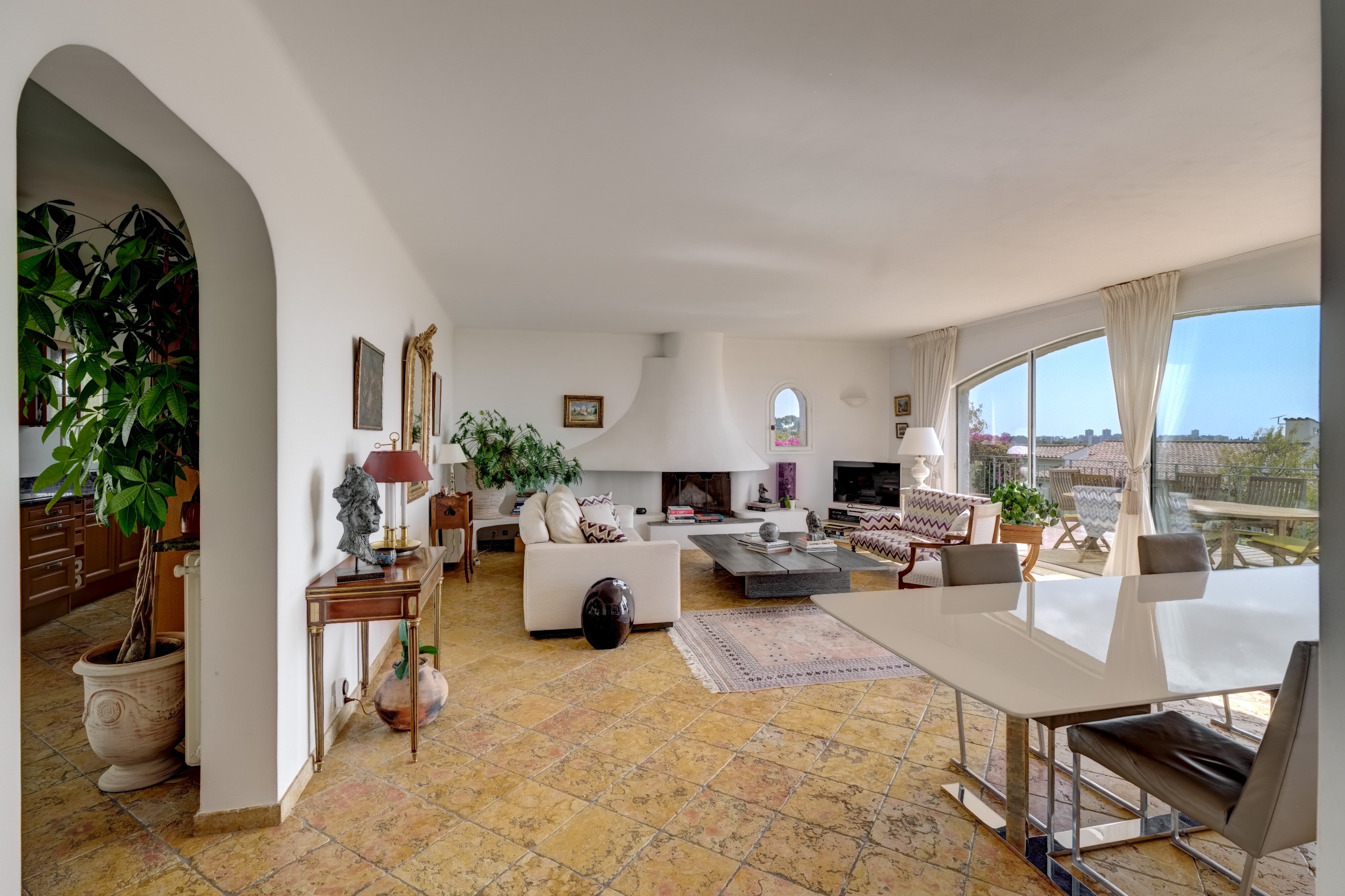  Golfe Juan, contemporary Provençal villa with pool and panoramic sea views - 物件實景