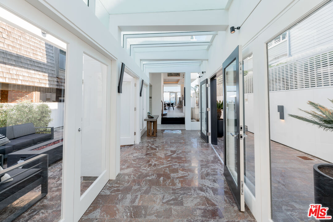 Malibu, California, 90265, United States, 4 Bedrooms Bedrooms, ,6 BathroomsBathrooms,Residential,For Sale,1912115