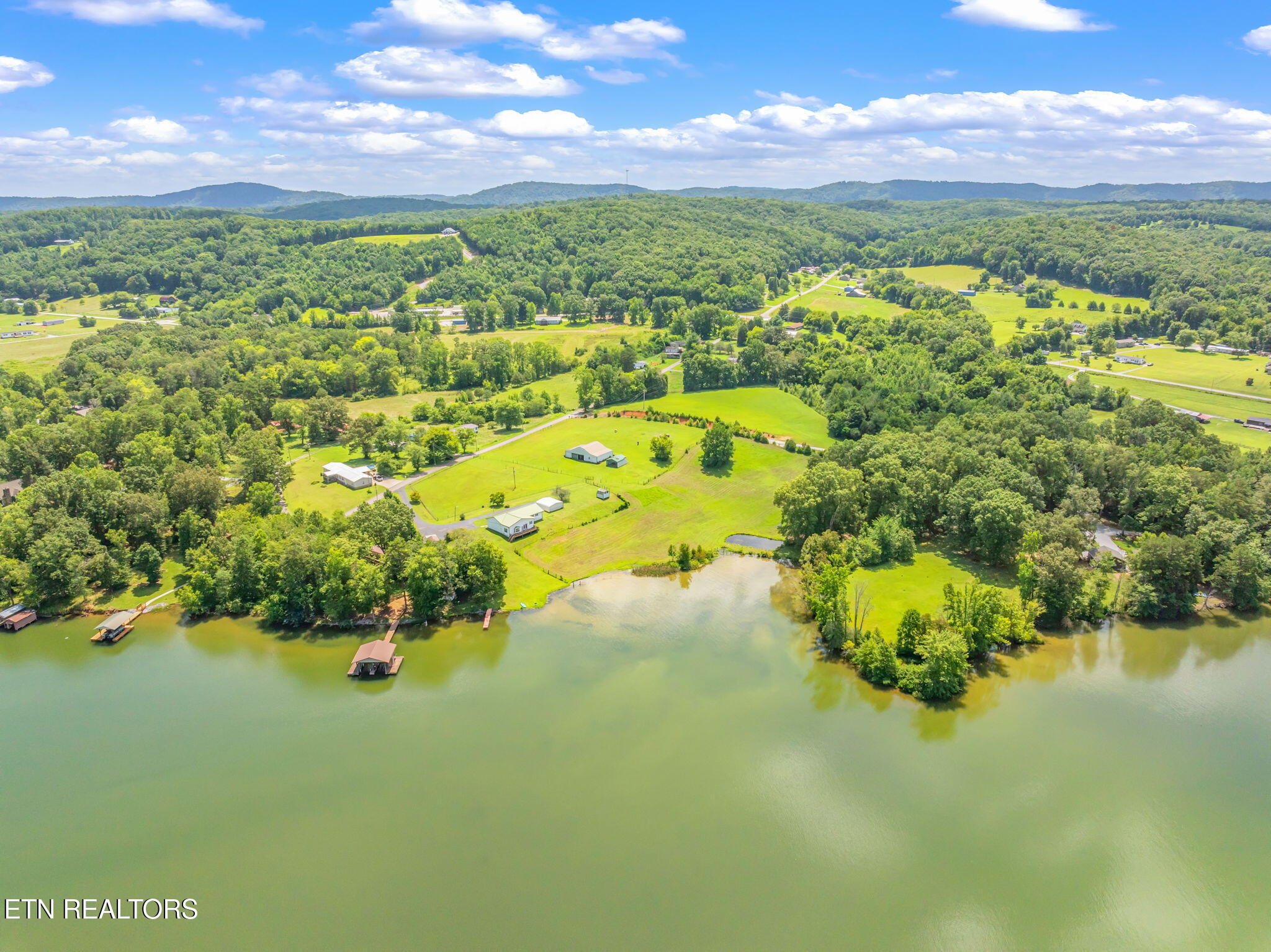 Kingston, Tennessee, 37763, United States, 3 Bedrooms Bedrooms, ,2 BathroomsBathrooms,Residential,For Sale,1891153