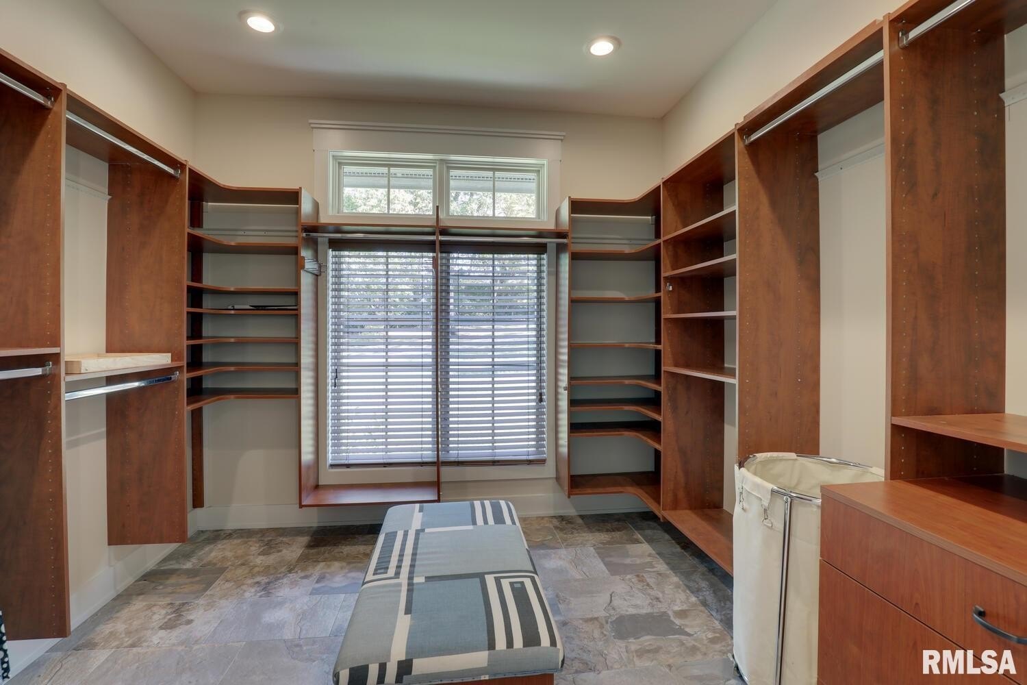 Macomb, Illinois, 61455, United States, 6 Bedrooms Bedrooms, ,5 BathroomsBathrooms,Residential,For Sale,1982236