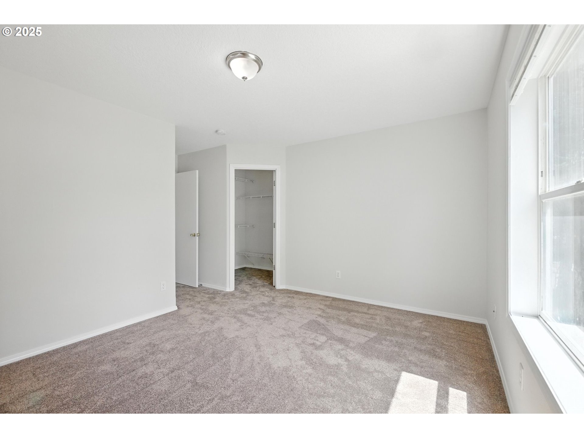 Portland, Oregon, 97266, United States, ,Residential,For Sale,1865465