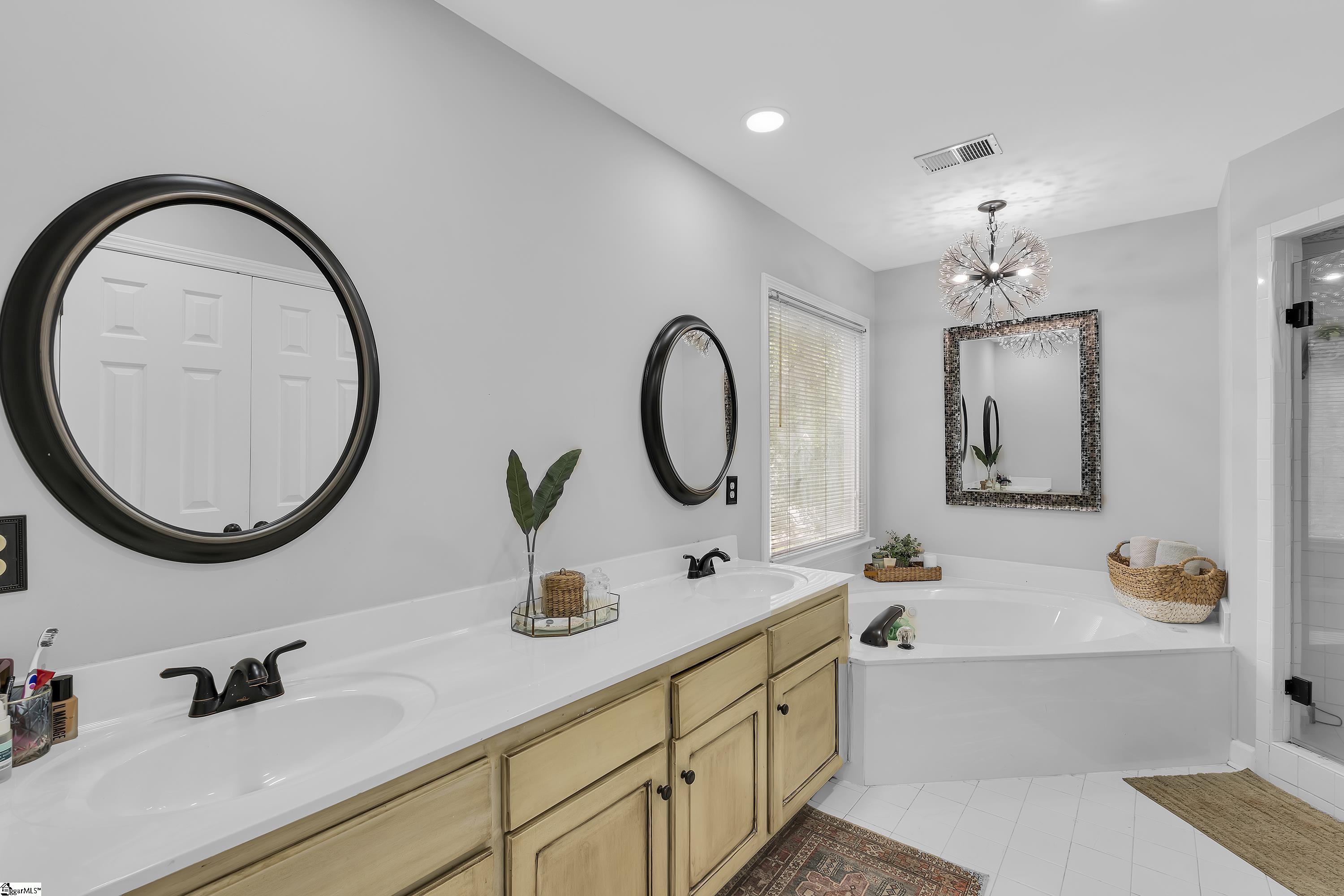 Greenville, South Carolina, 29615, United States, 3 Bedrooms Bedrooms, ,3 BathroomsBathrooms,Residential,For Sale,1836698