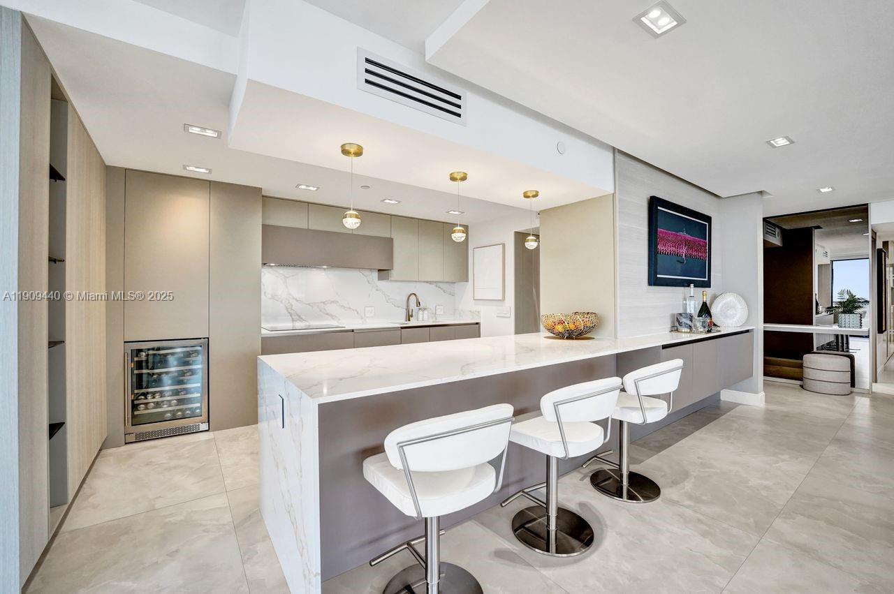 Aventura, Florida, 33180, United States, 4 Bedrooms Bedrooms, ,3 BathroomsBathrooms,Residential,For Sale,1989570