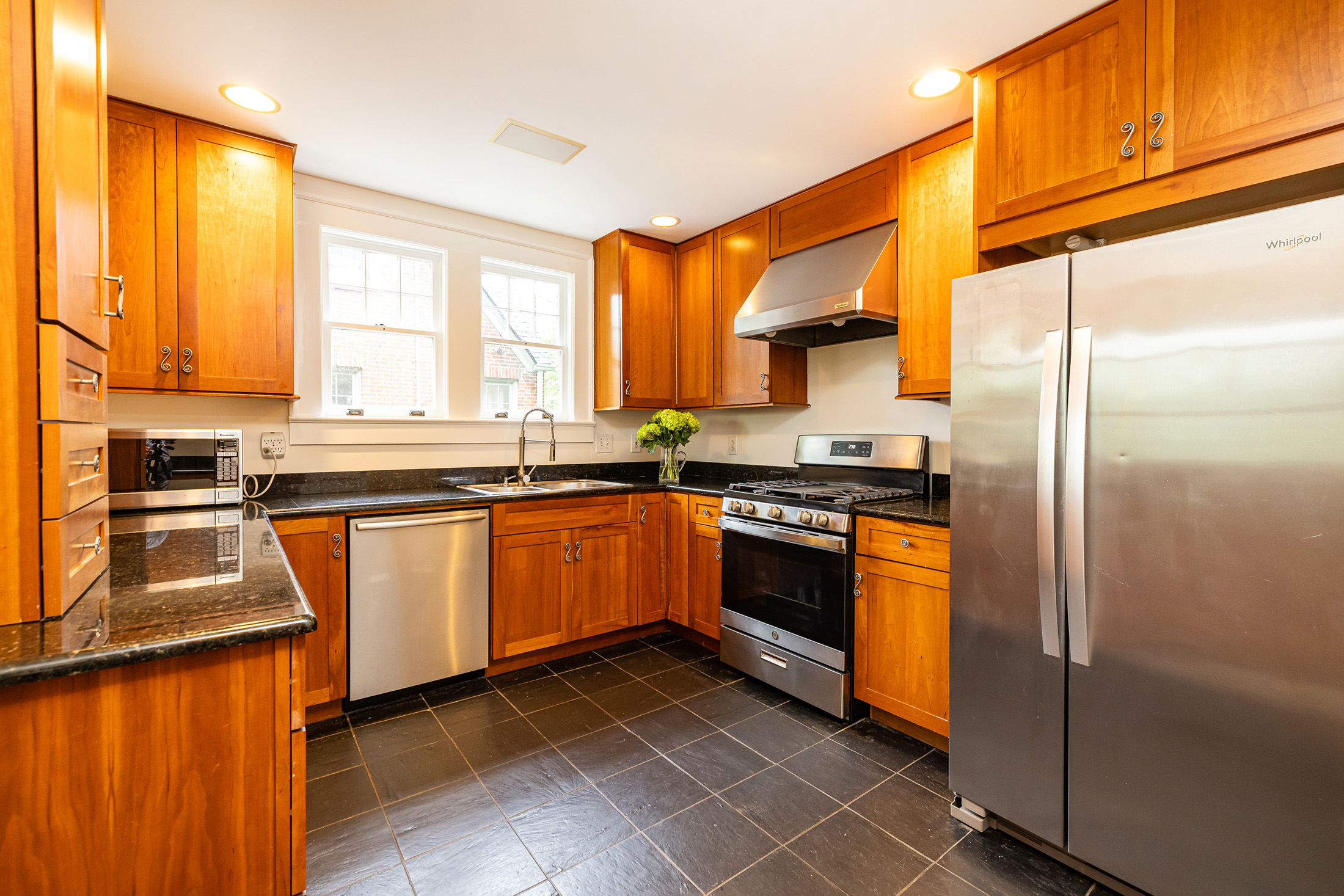  Morningside Duplex Offers Character, Location and Financial Flexibility - 物件實景