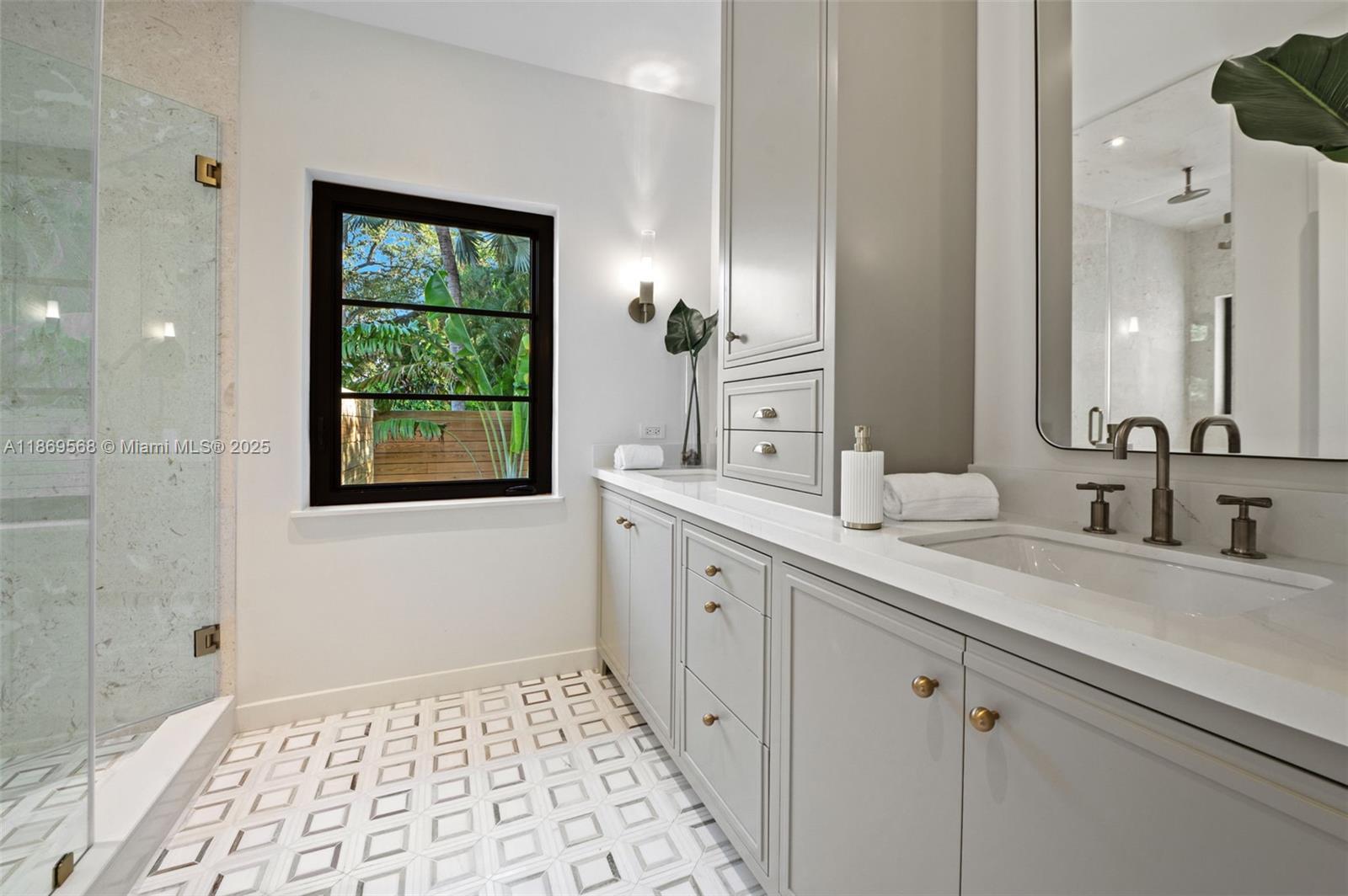 Miami, Florida, 33143, United States, 4 Bedrooms Bedrooms, ,4 BathroomsBathrooms,Residential,For Sale,1933110