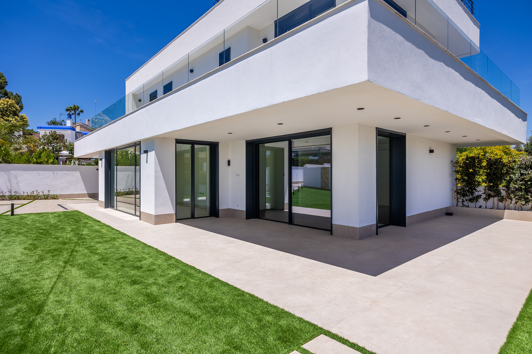  Detached villa with pool in private development in Tomares - 物件實景