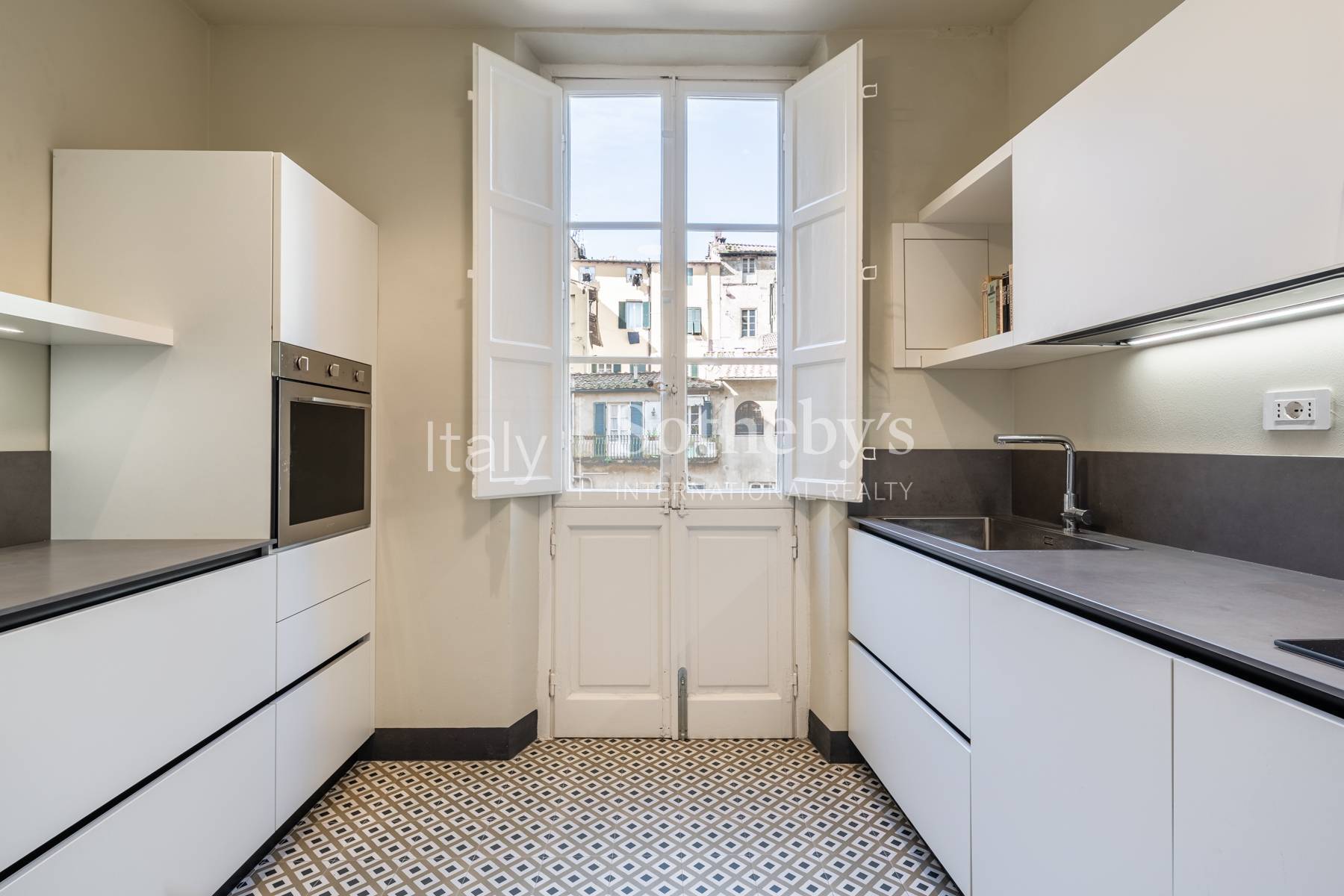  Elegant renovated residence of distinctive charm - 物件實景