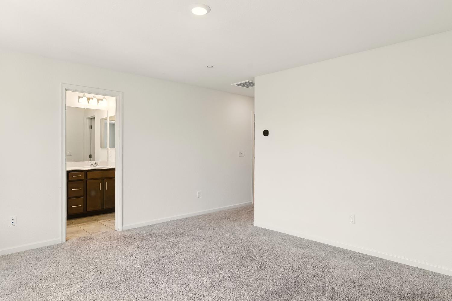 Elk Grove, California, 95758, United States, 4 Bedrooms Bedrooms, ,3 BathroomsBathrooms,Residential,For Sale,1847493
