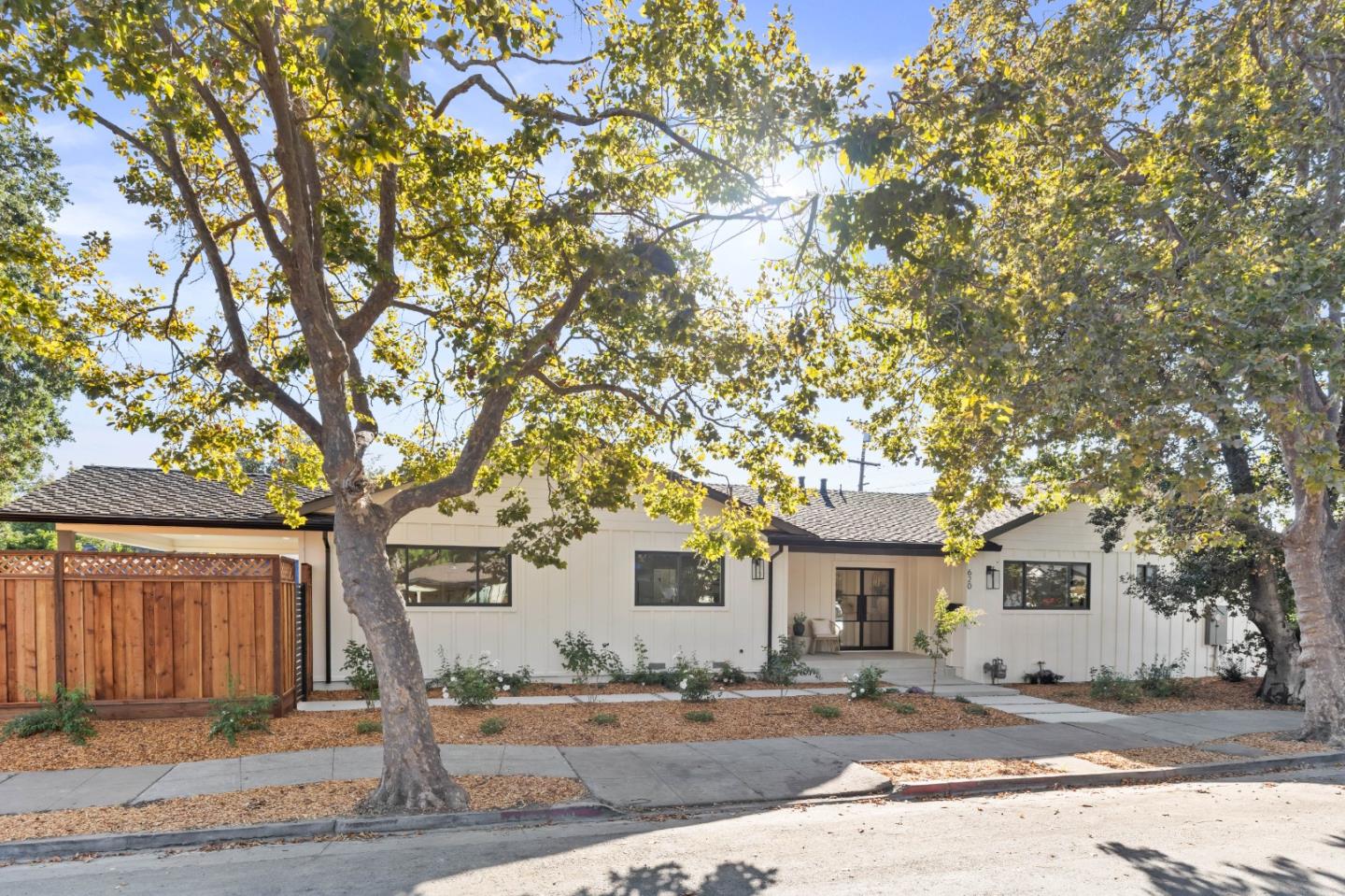 Redwood City, California, 94062, United States, 4 Bedrooms Bedrooms, ,4 BathroomsBathrooms,Residential,For Sale,1950985
