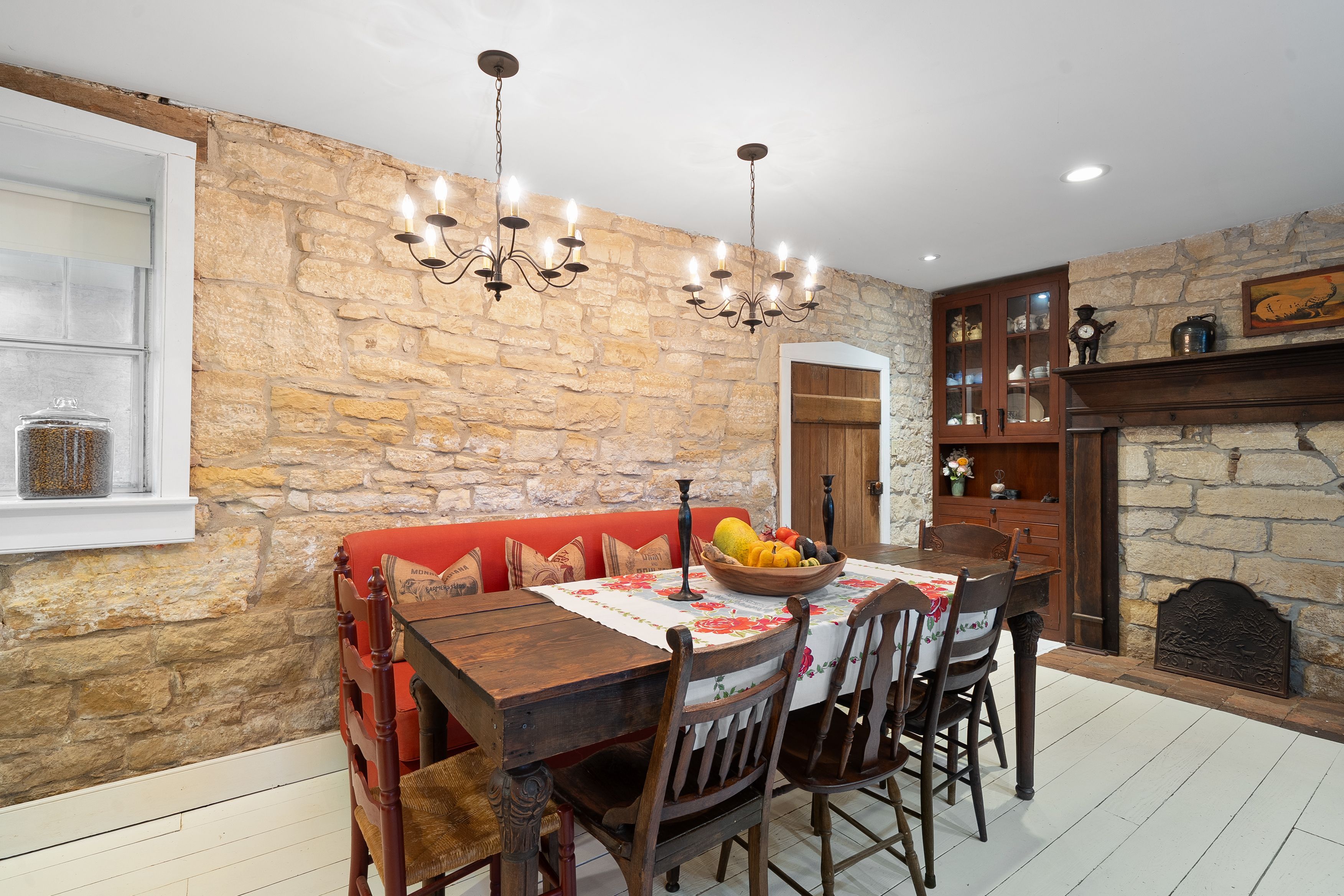  Built In 1851, 4-Story Limestone Federal-Style Home On Over 17 Acres - 物件實景
