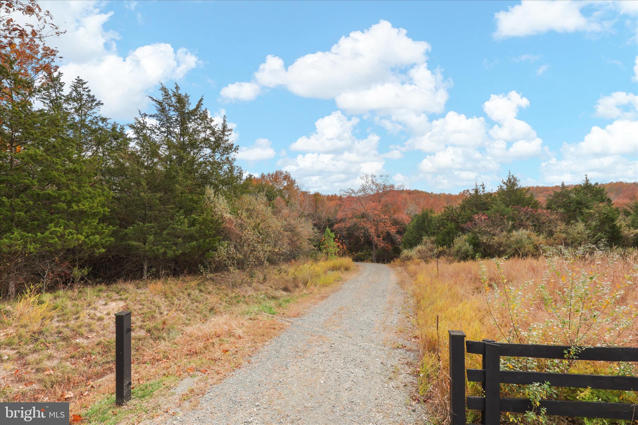 Aldie, Virginia, 20105, United States, 5 Bedrooms Bedrooms, ,5 BathroomsBathrooms,Residential,For Sale,1987386