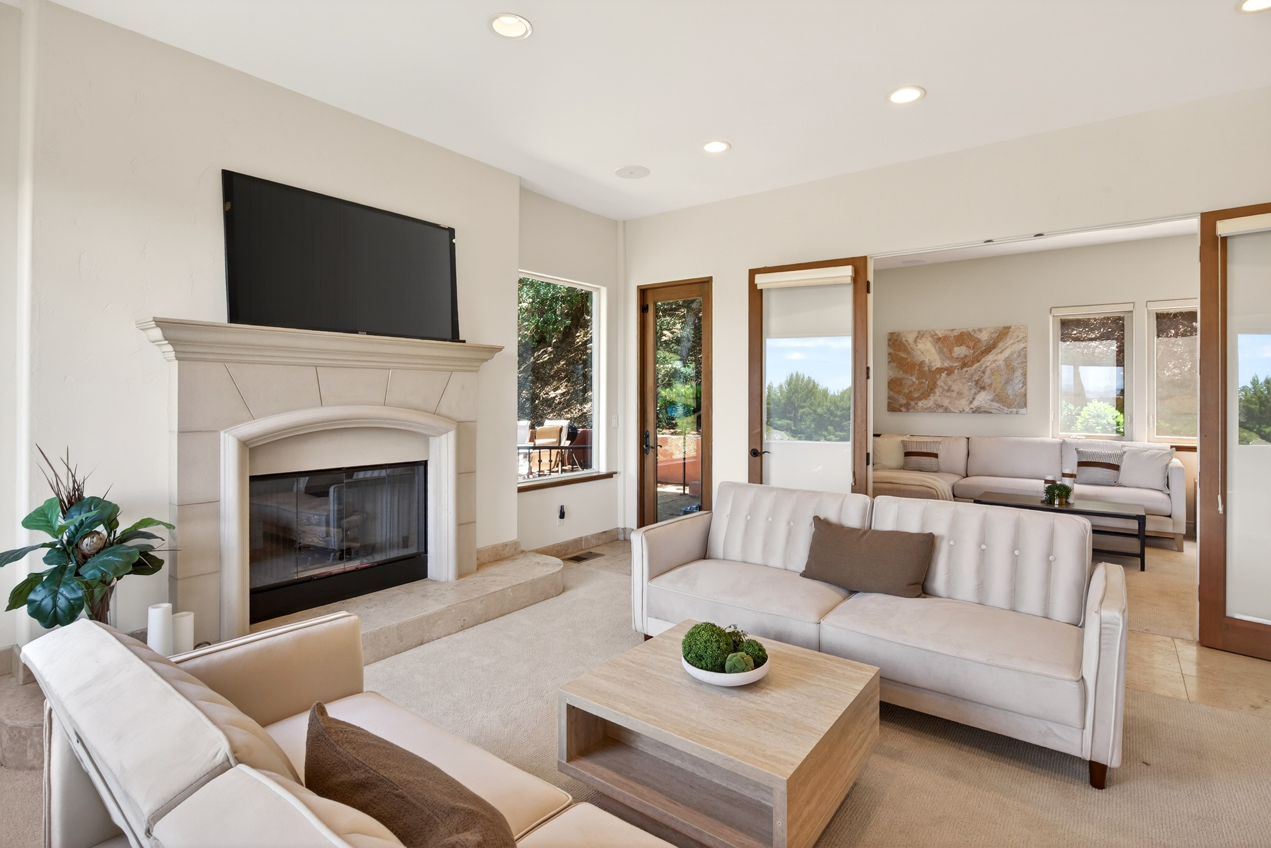  An Extraordinary Round Hill Estate Defined by Privacy, Views, and Sophistication - 物件實景