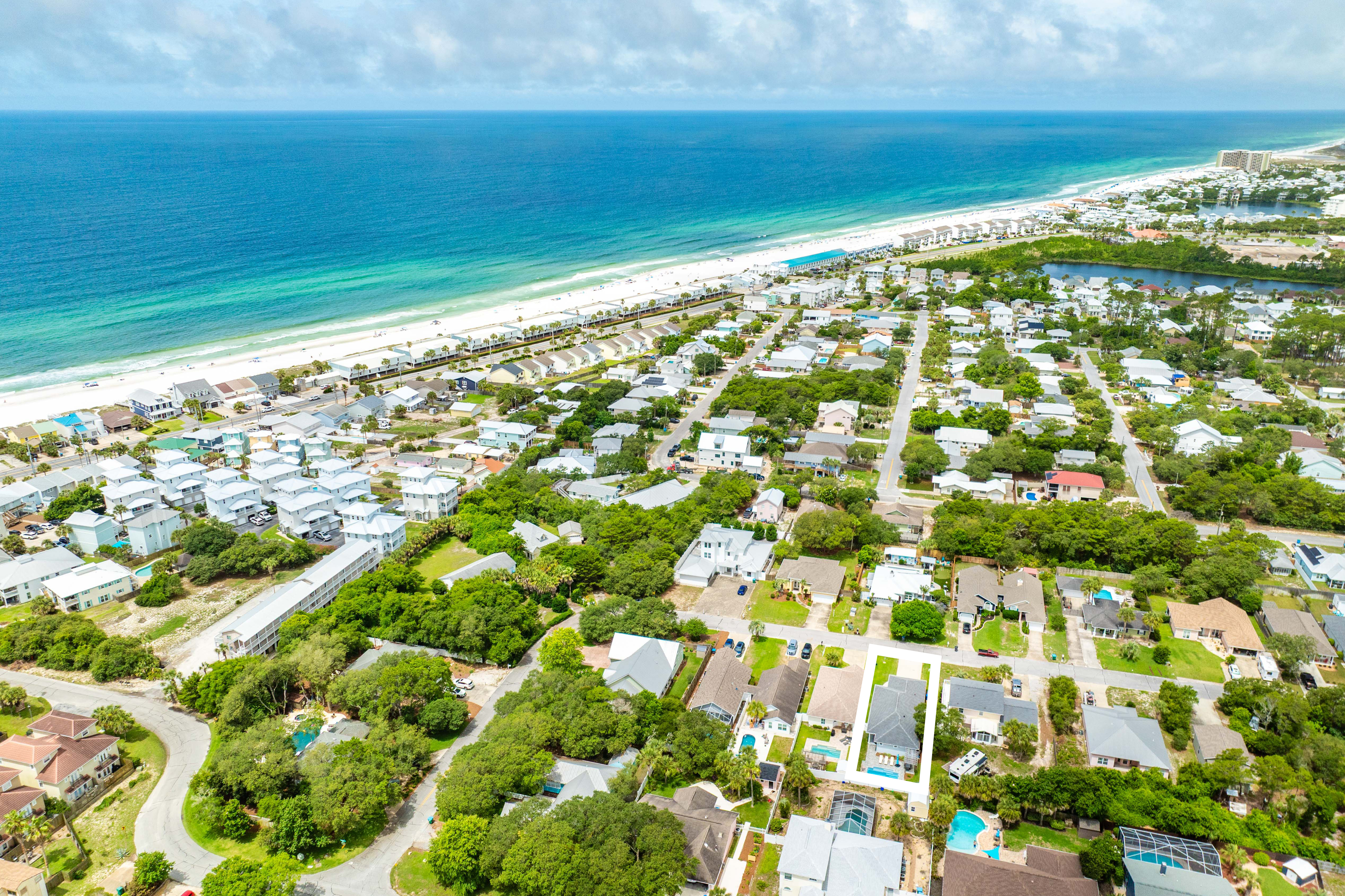  Rental-Ready Coastal Retreat with Heated Pool and No HOA - 物件實景