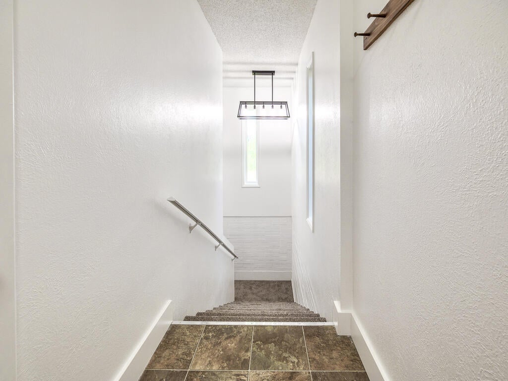 Klamath Falls, Oregon, 97601, United States, 3 Bedrooms Bedrooms, ,3 BathroomsBathrooms,Residential,For Sale,1859648