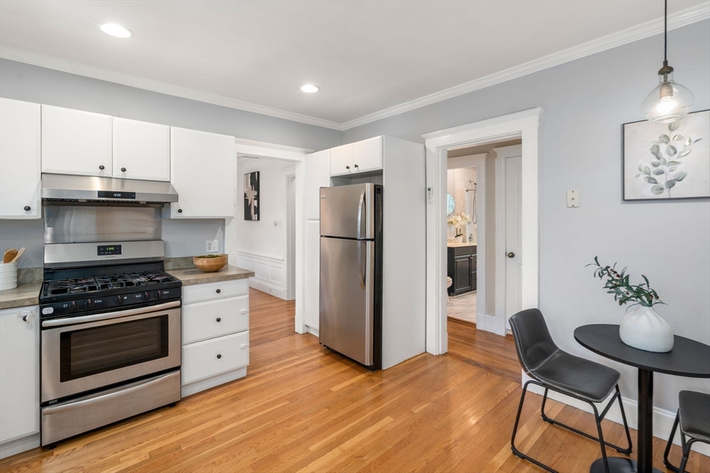 Newton, Massachusetts, 02458, United States, 2 Bedrooms Bedrooms, ,2 BathroomsBathrooms,Residential,For Sale,1906436