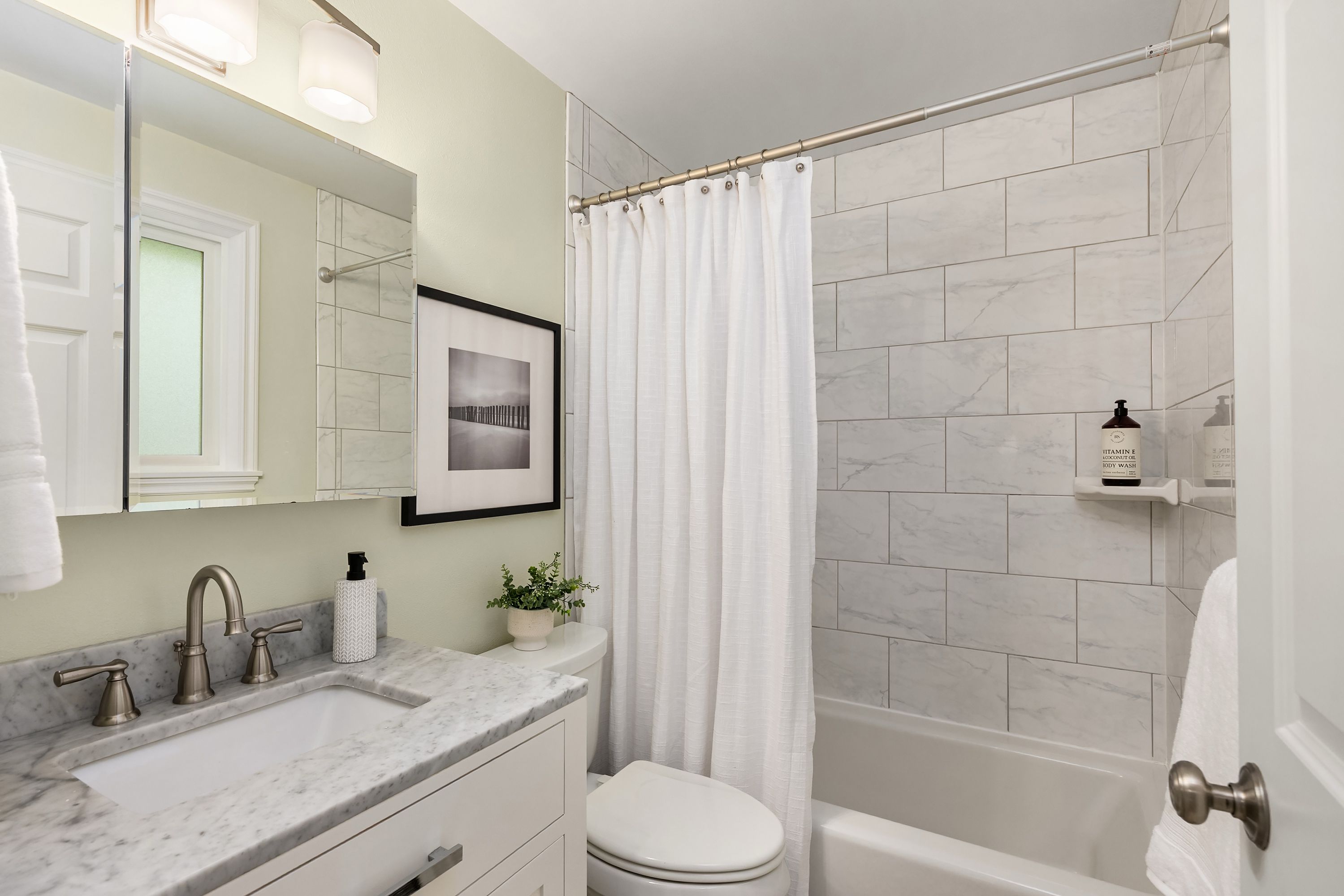  1020 NE Holm Ct, Poulsbo, WA 98370 - 物件實景