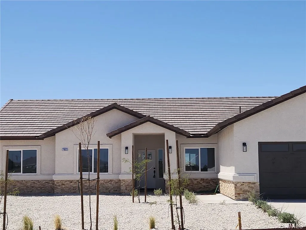 Apple Valley, California, 92307, United States, 4 Bedrooms Bedrooms, ,2 BathroomsBathrooms,Residential,For Sale,1973775