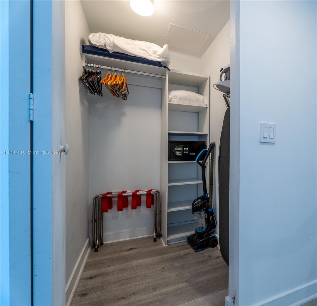 Hallandale Beach, Florida, 33009, United States, 2 Bedrooms Bedrooms, ,2 BathroomsBathrooms,Residential,For Sale,1840698