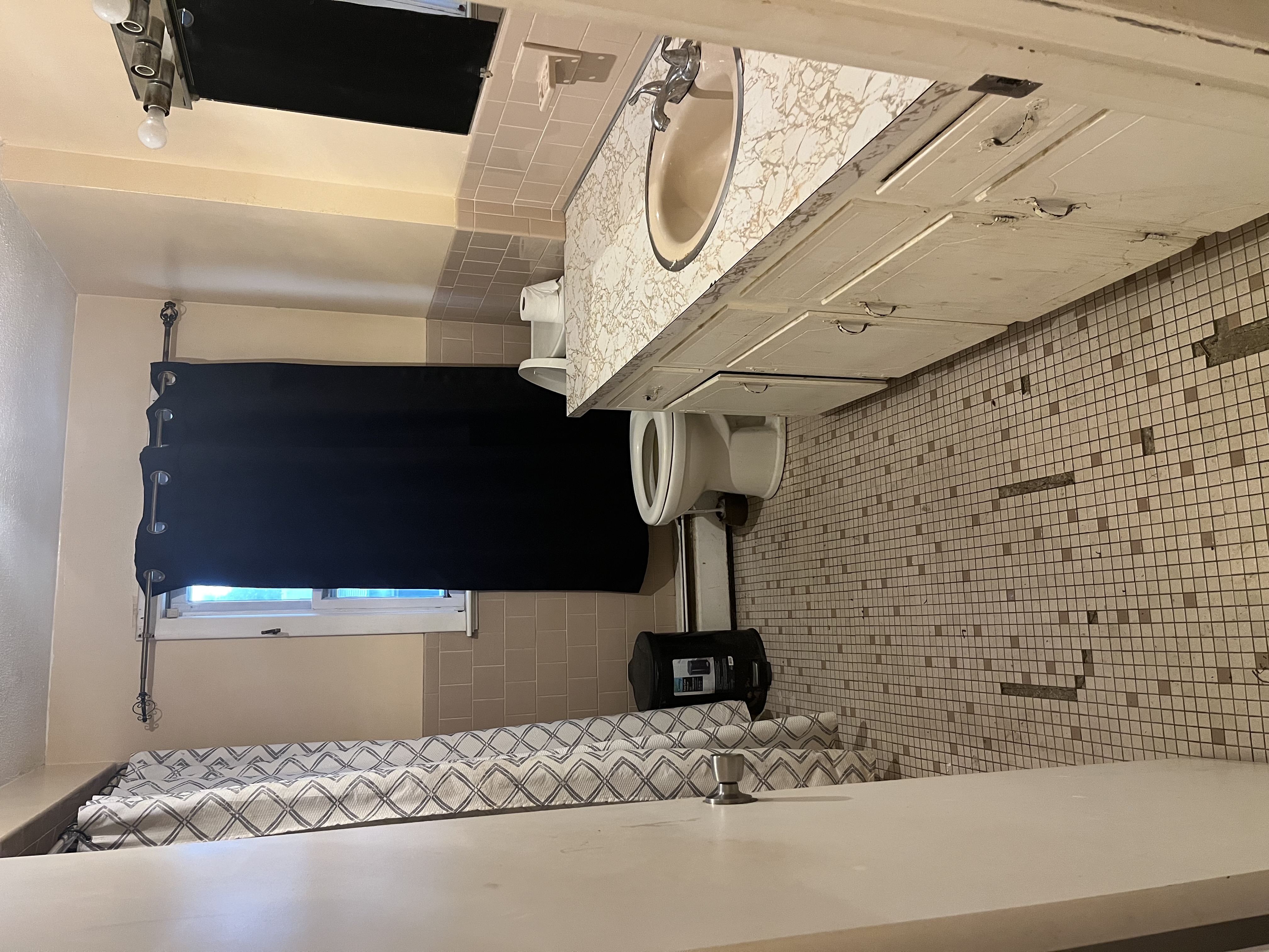 North Providence, Rhode Island, 02911, United States, 4 Bedrooms Bedrooms, ,4 BathroomsBathrooms,Residential,For Sale,1981959