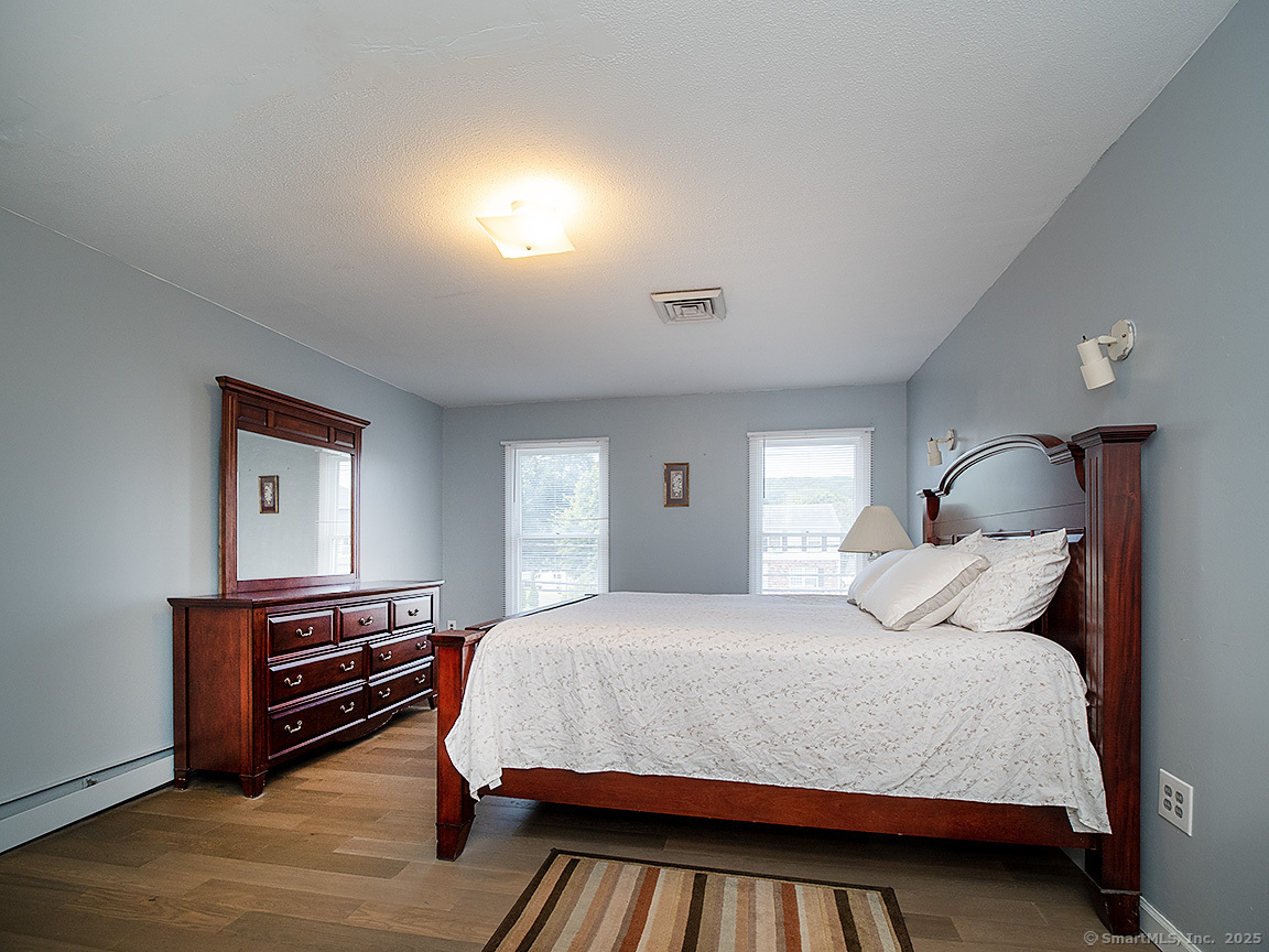 Woodbridge, Connecticut, 06525, United States, 4 Bedrooms Bedrooms, ,4 BathroomsBathrooms,Residential,For Sale,1906331