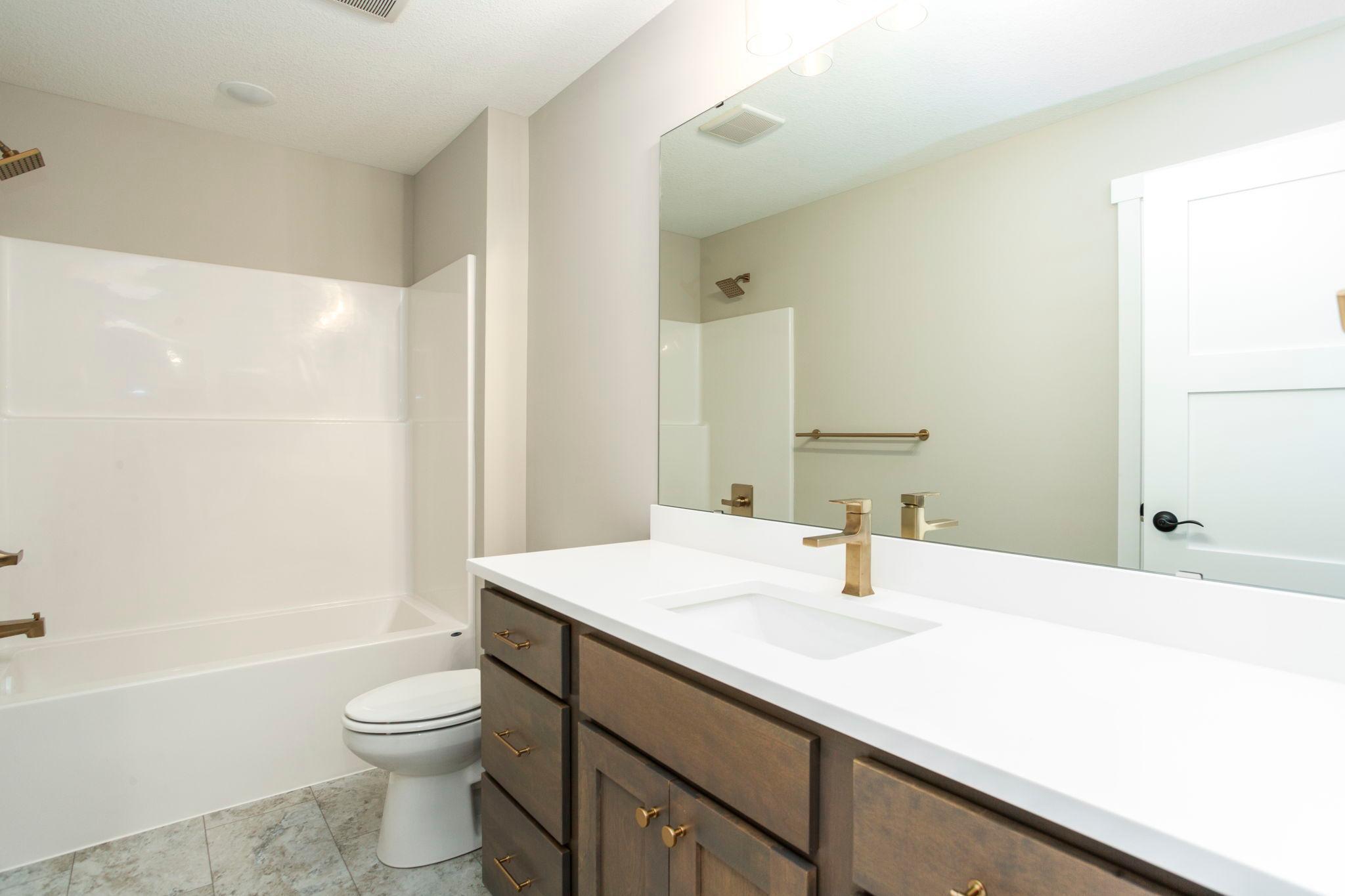 Roberts, Wisconsin, 54023, United States, 4 Bedrooms Bedrooms, ,3 BathroomsBathrooms,Residential,For Sale,1877013